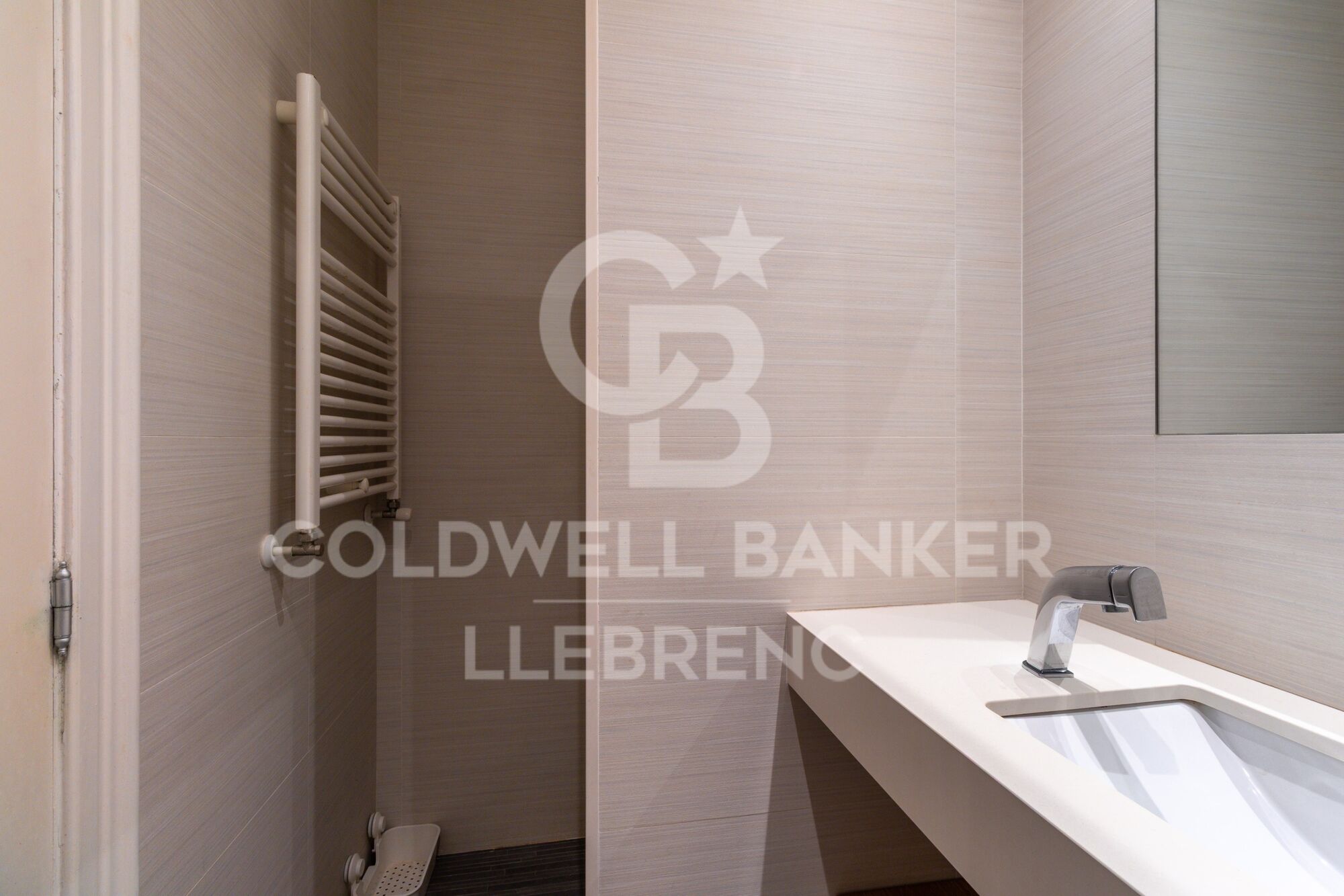 Spectacular 163 m² flat with 4 bedrooms, 30 m² terrace, parking and storage room, with impressive
