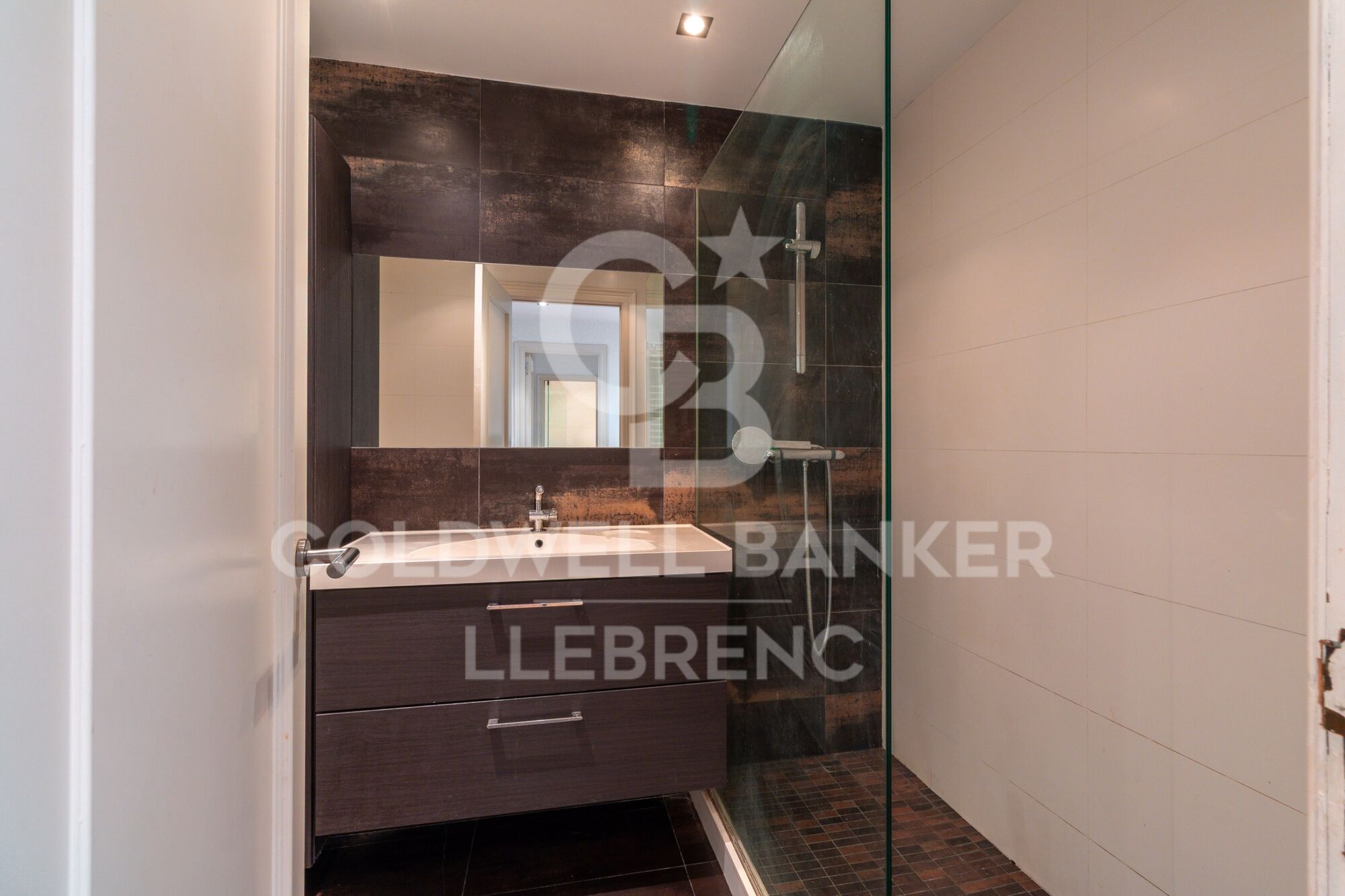 Spectacular 163 m² flat with 4 bedrooms, 30 m² terrace, parking and storage room, with impressive