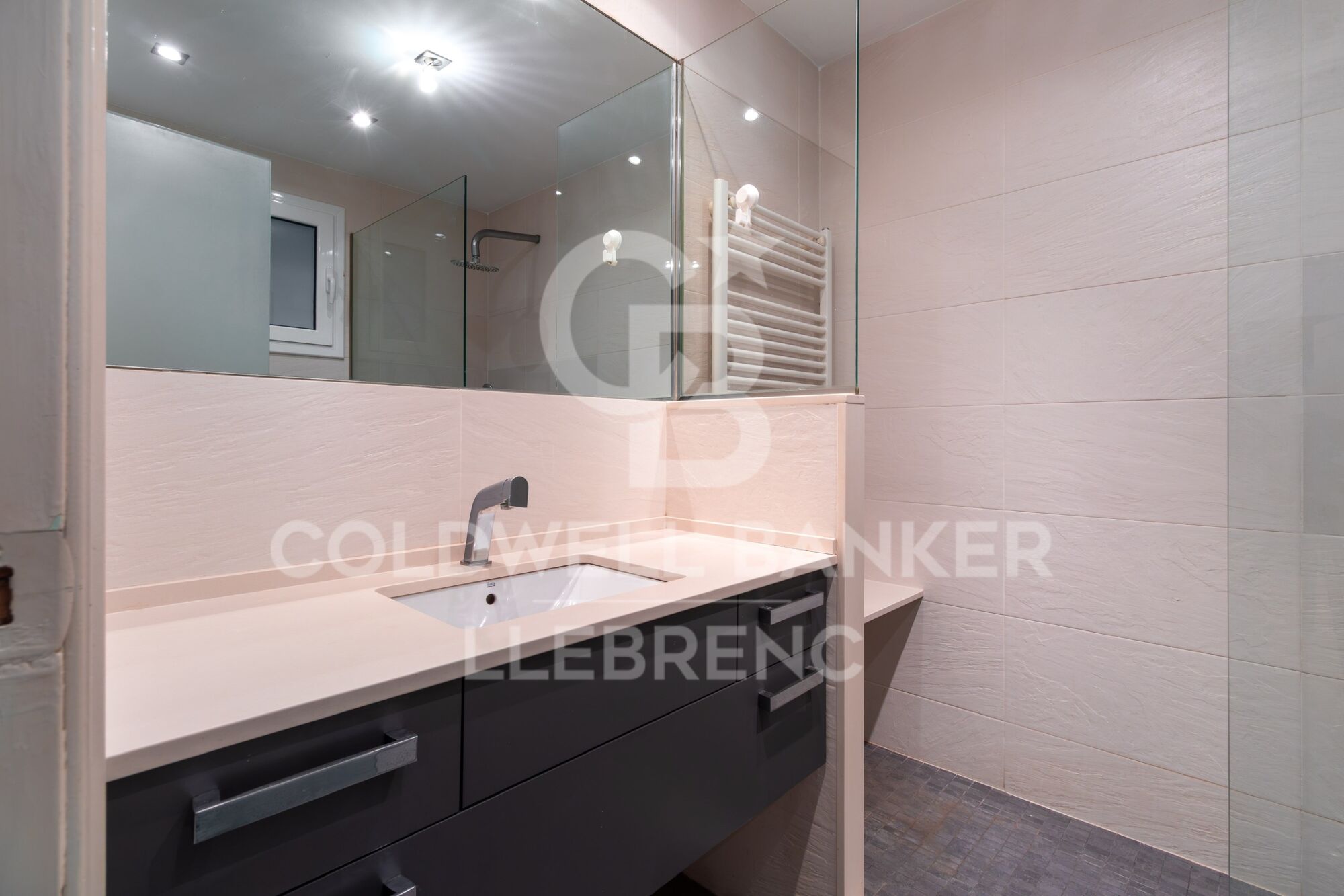 Spectacular 163 m² flat with 4 bedrooms, 30 m² terrace, parking and storage room, with impressive