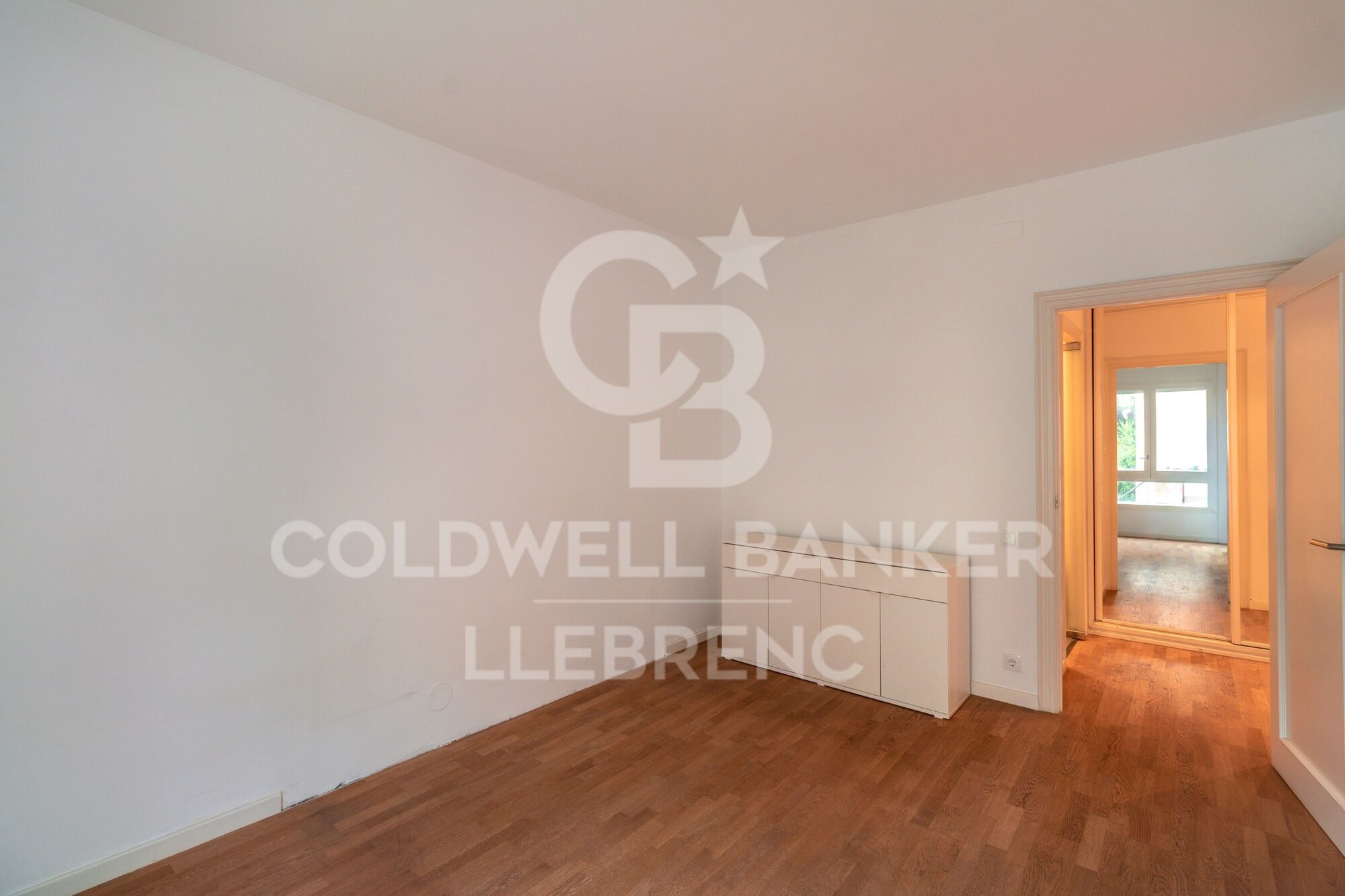 Spectacular 163 m² flat with 4 bedrooms, 30 m² terrace, parking and storage room, with impressive