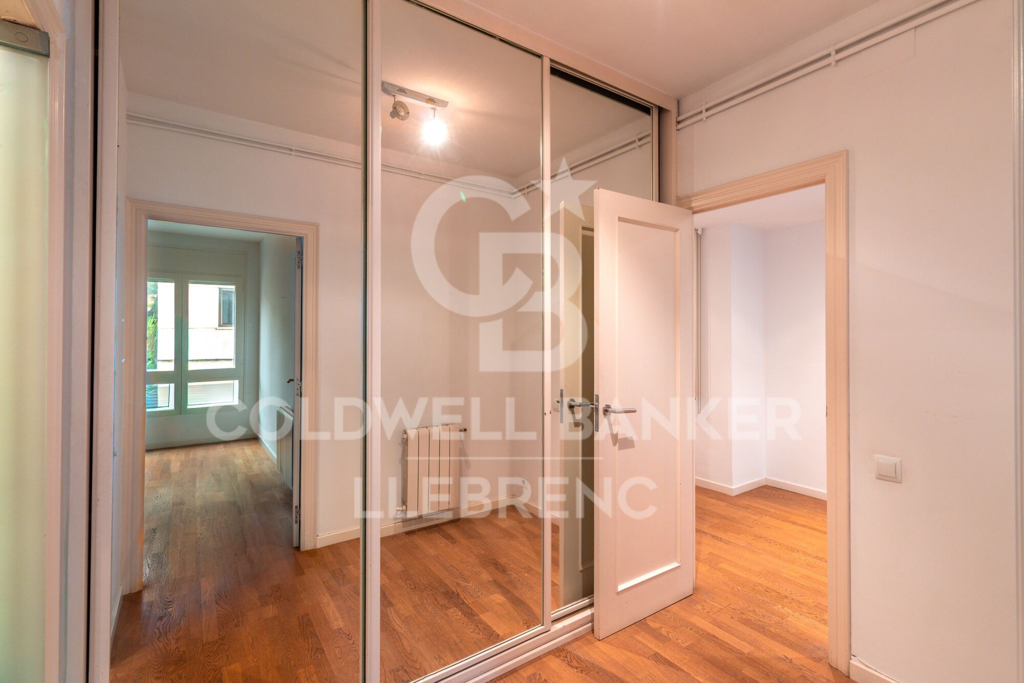 Spectacular 163 m² flat with 4 bedrooms, 30 m² terrace, parking and storage room, with impressive