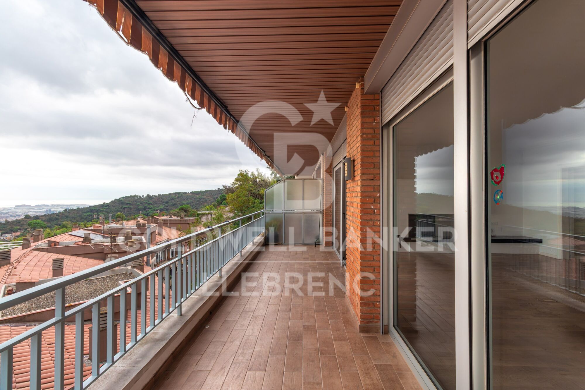 Spectacular 163 m² flat with 4 bedrooms, 30 m² terrace, parking and storage room, with impressive