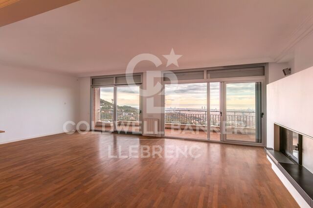 Spectacular 163 m² flat with 4 bedrooms, 30 m² terrace, parking and storage room, with impressive