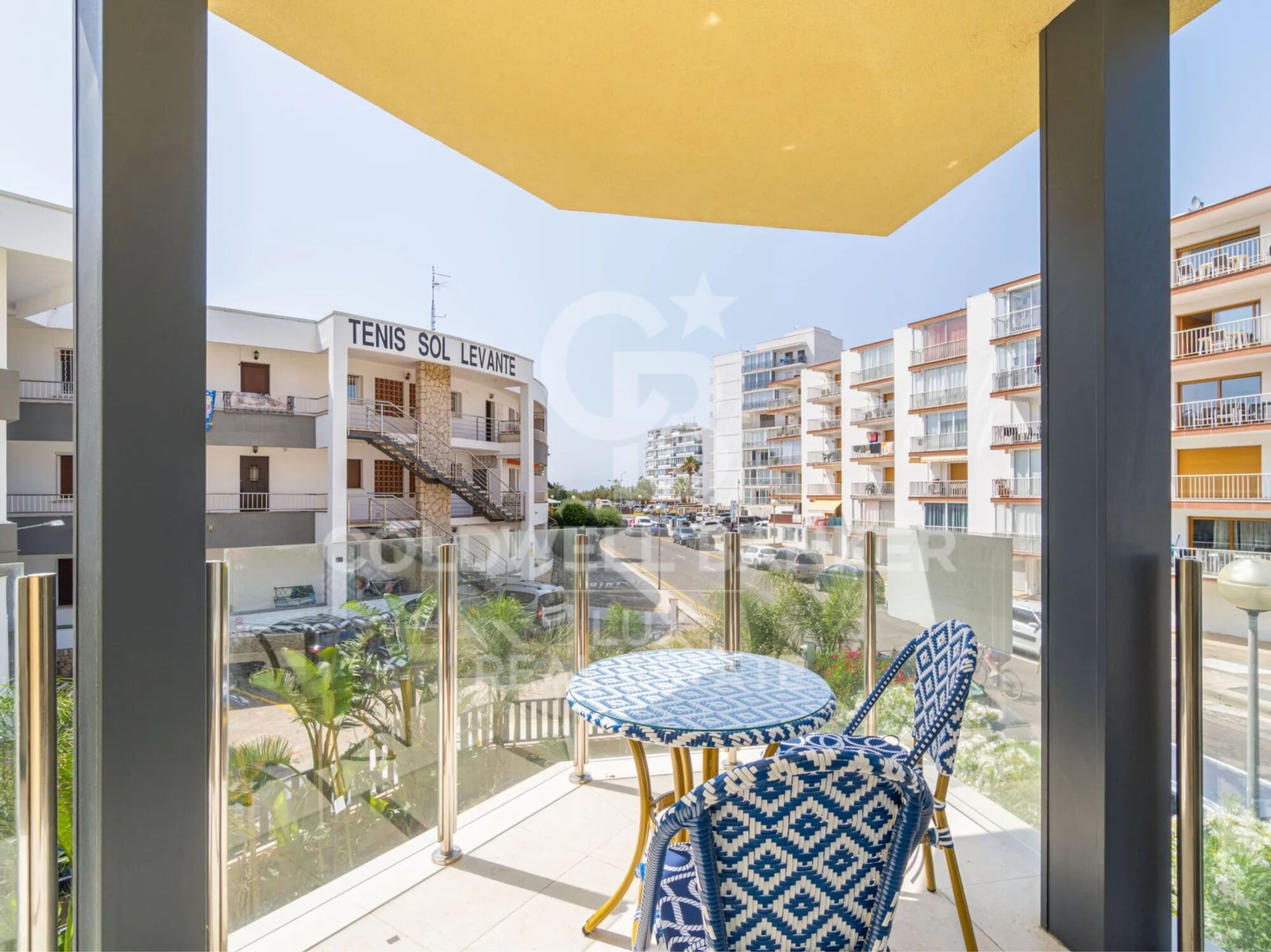 Apartment with covered terrace