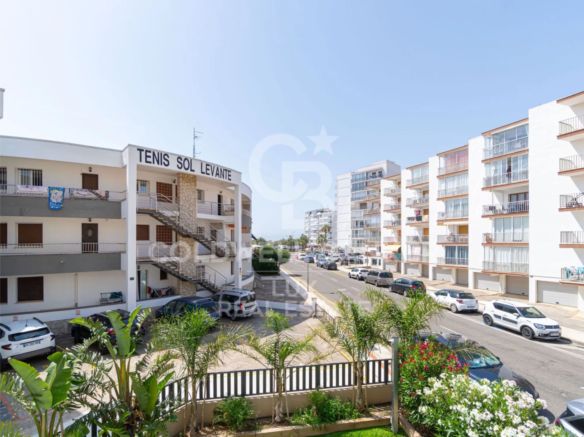 Apartment with covered terrace