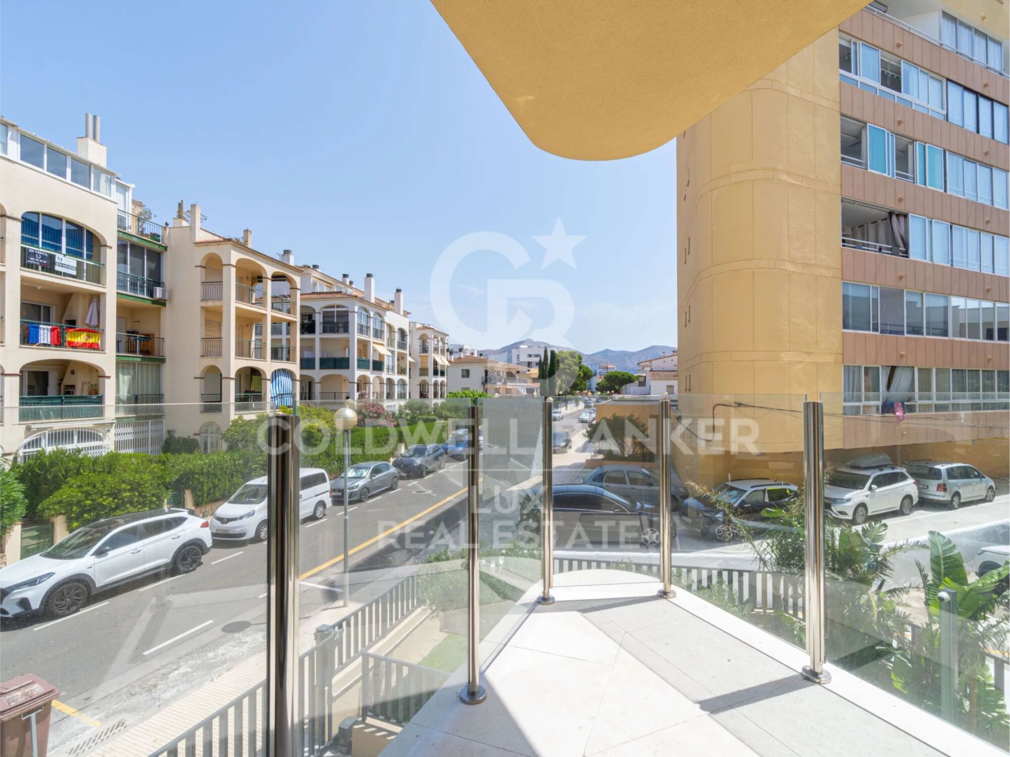 Apartment with covered terrace