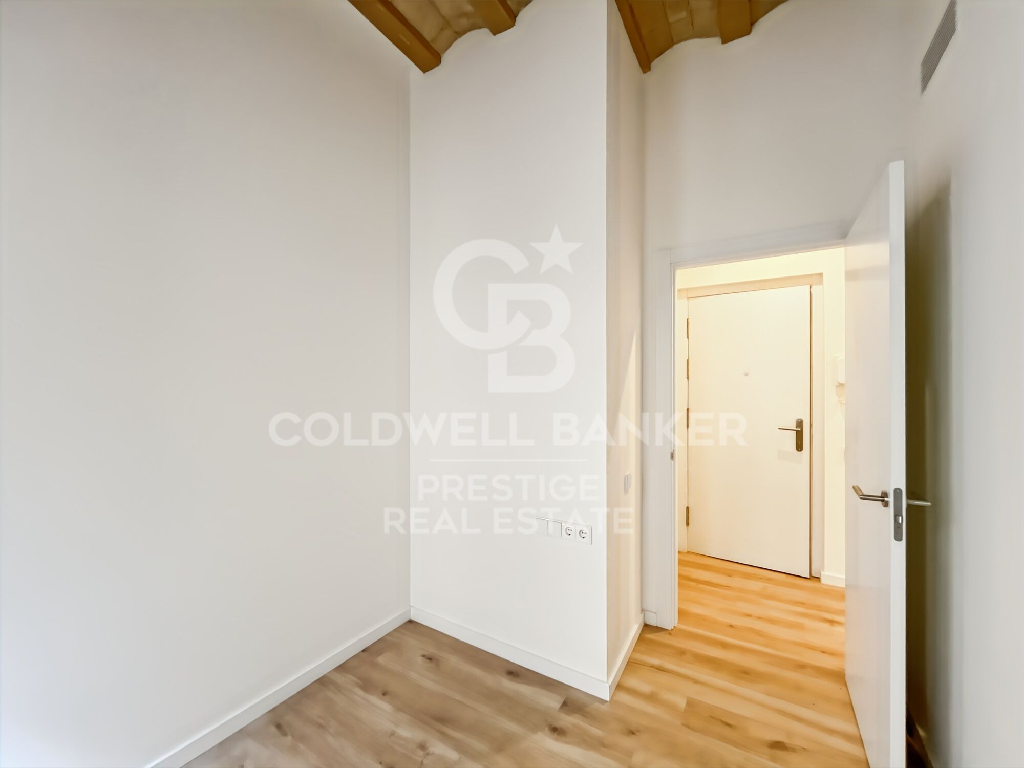 En venta piso en edificio reformado en el Gótico con terraza comunitaria, Barcelona