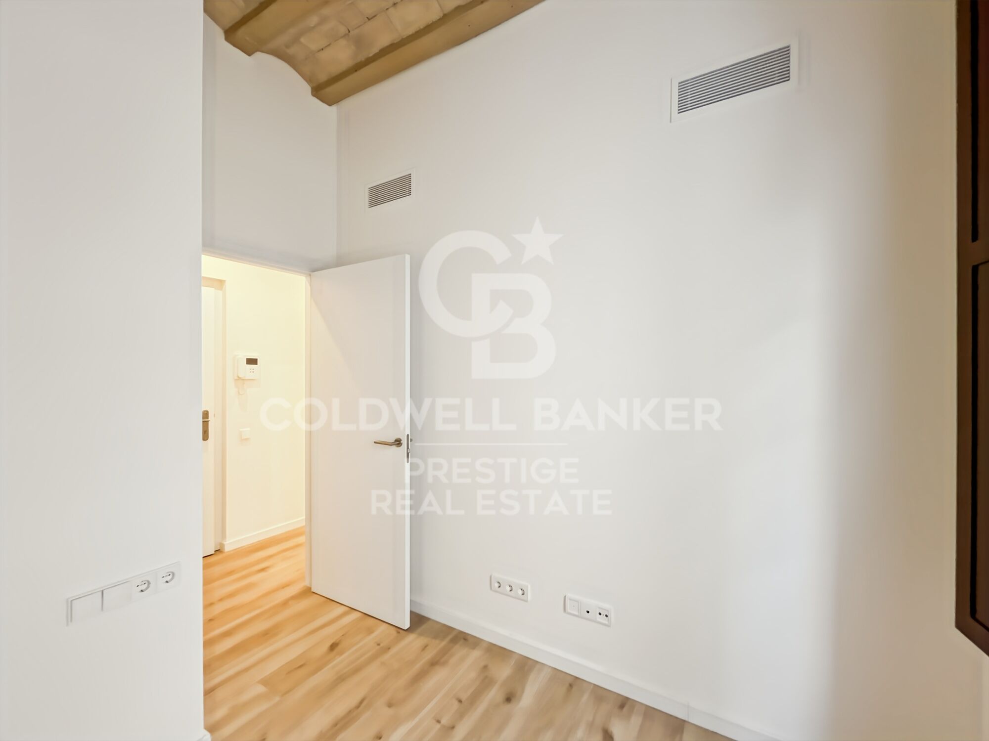 En venta piso en edificio reformado en el Gótico con terraza comunitaria, Barcelona