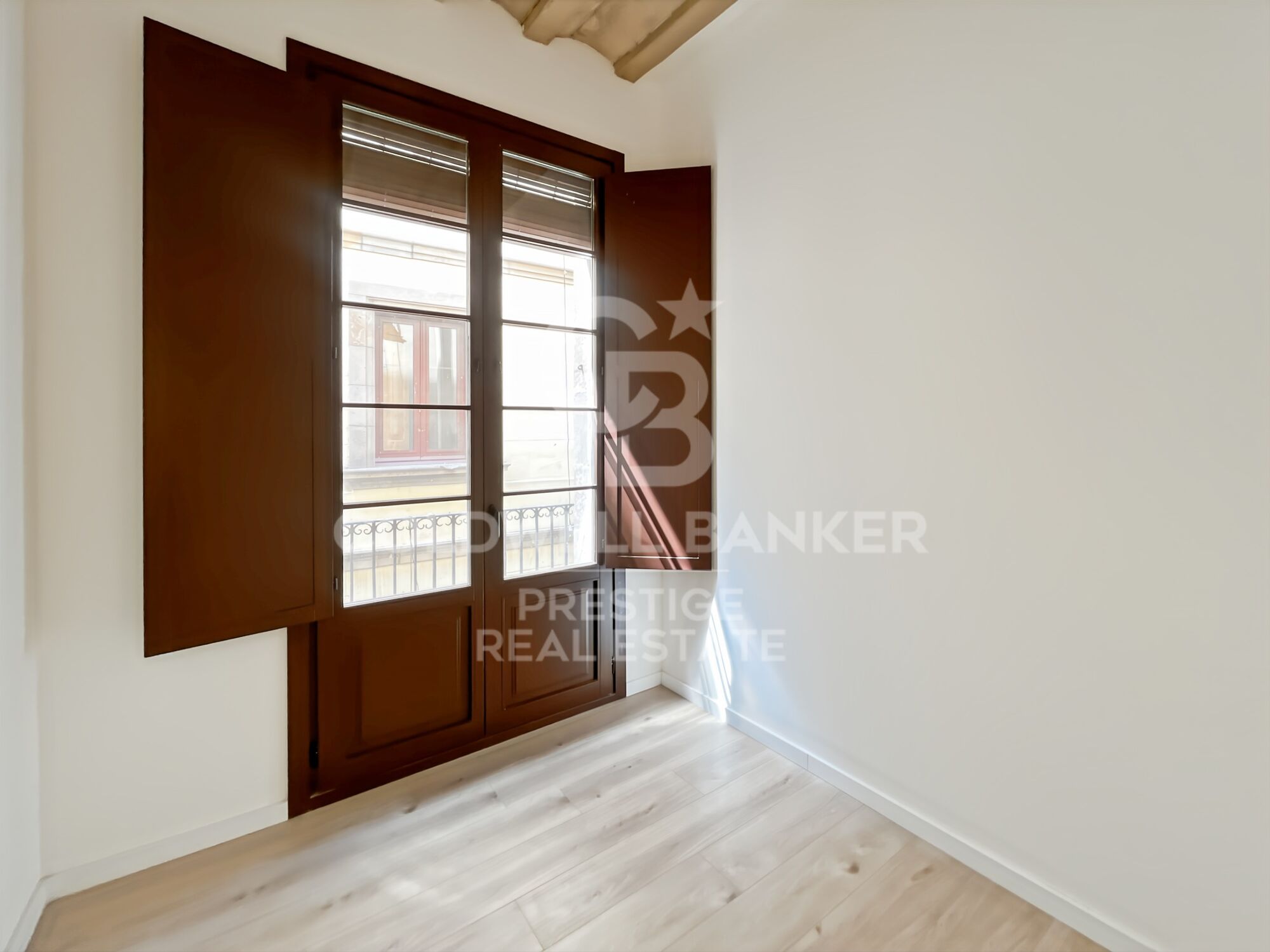 En venta piso en edificio reformado en el Gótico con terraza comunitaria, Barcelona