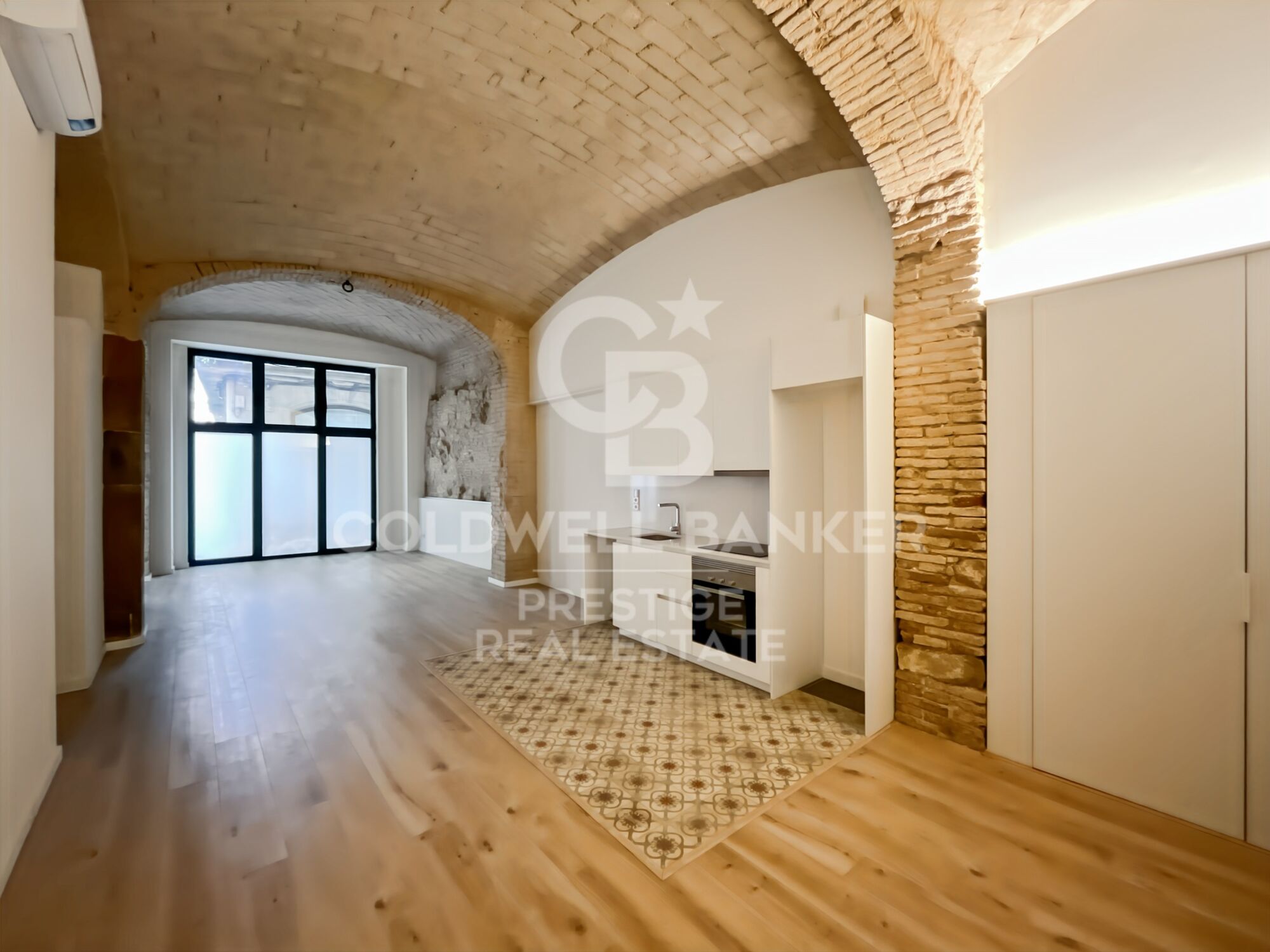 Flat for sale in a refurbished building in the Gothic Quarter, just a short walk from the sea
