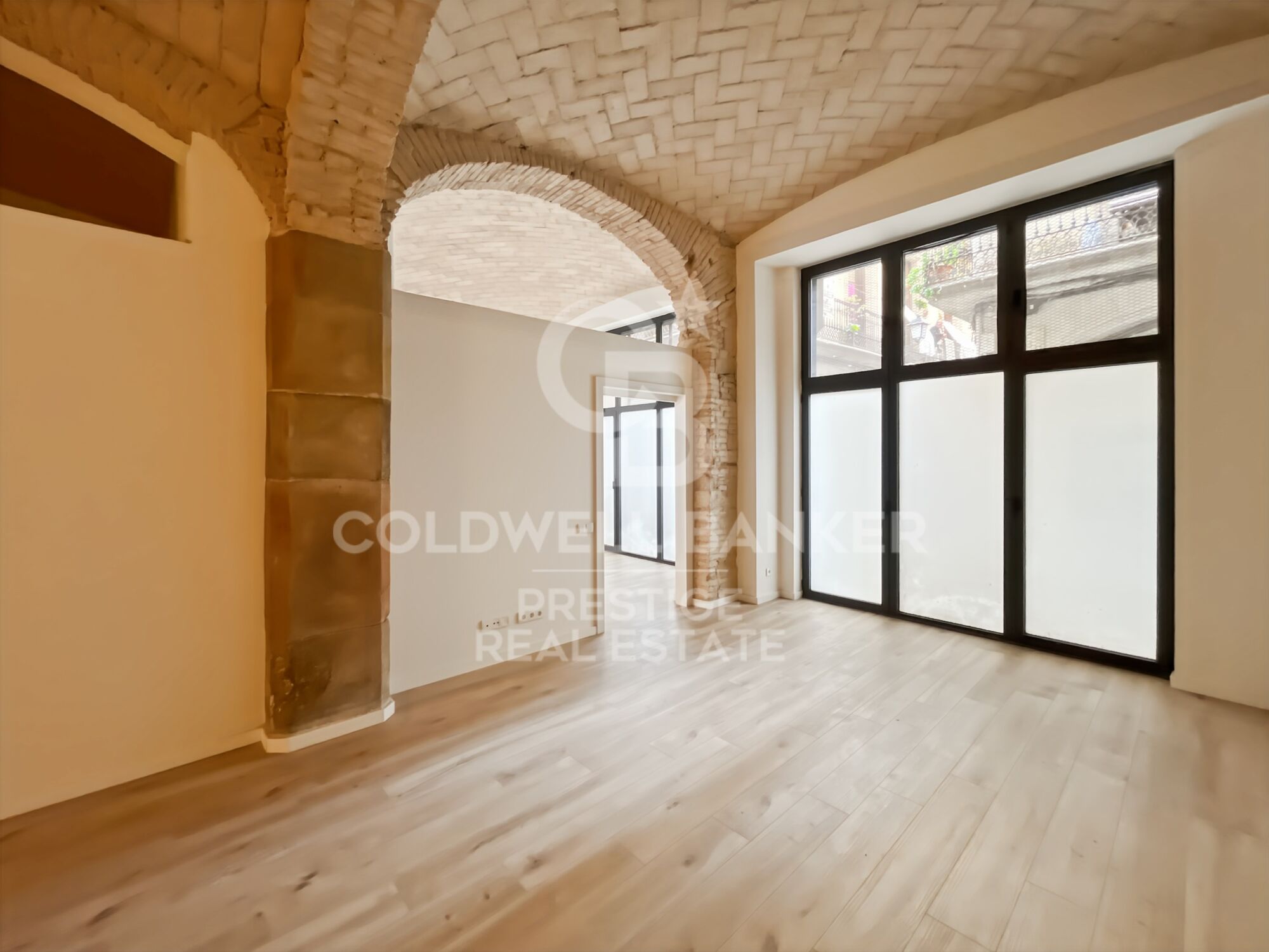 Flat for sale in a refurbished building in the Gothic Quarter, just a short walk from the sea