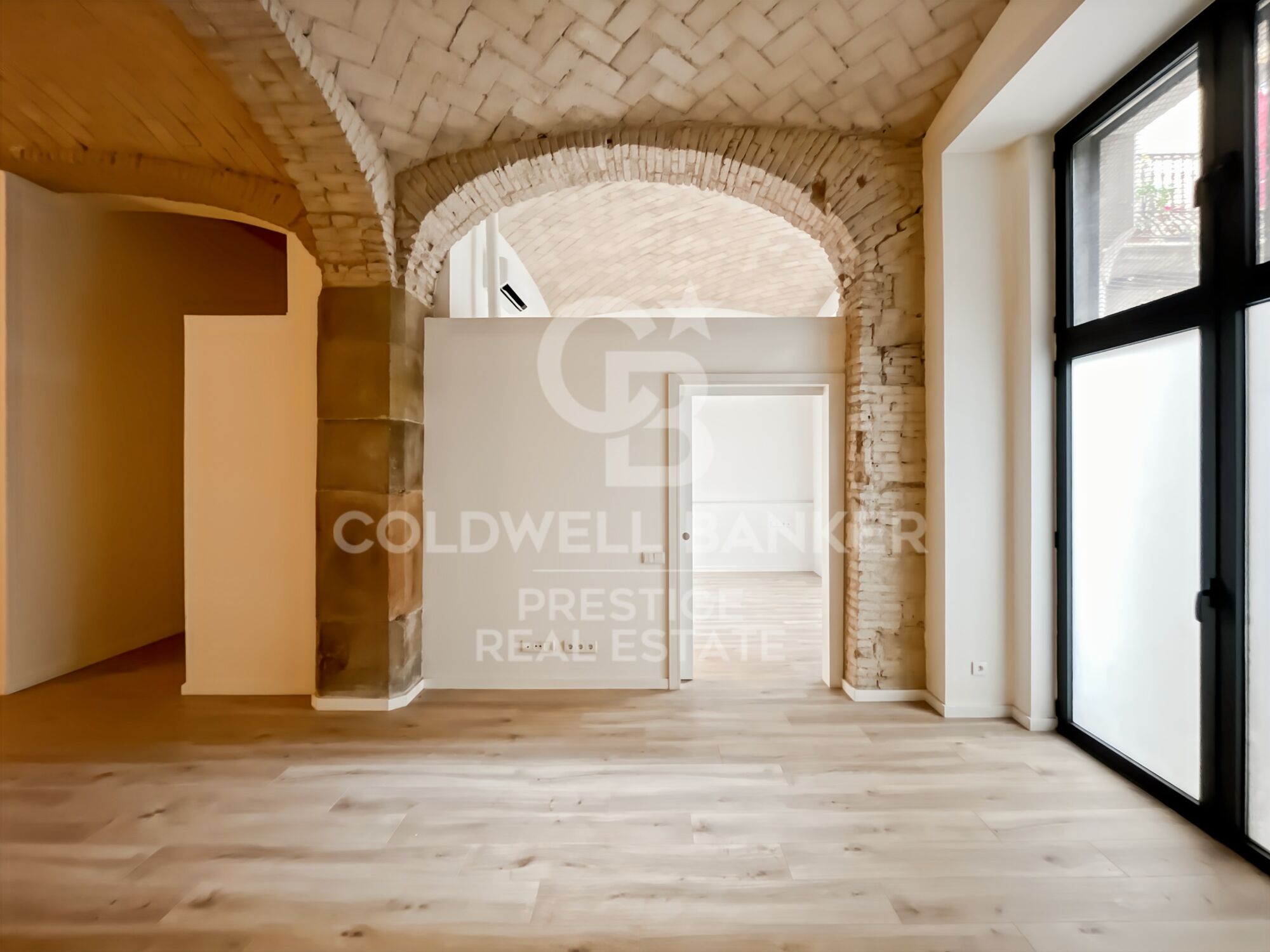 Flat for sale in a refurbished building in the Gothic Quarter, just a short walk from the sea