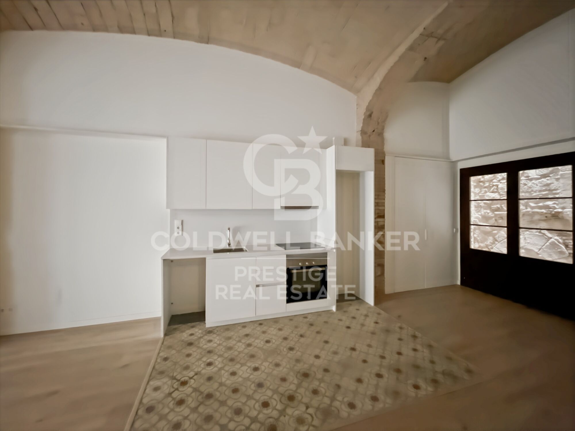 Flat for sale in a refurbished building in the Gothic Quarter, just a short walk from the sea