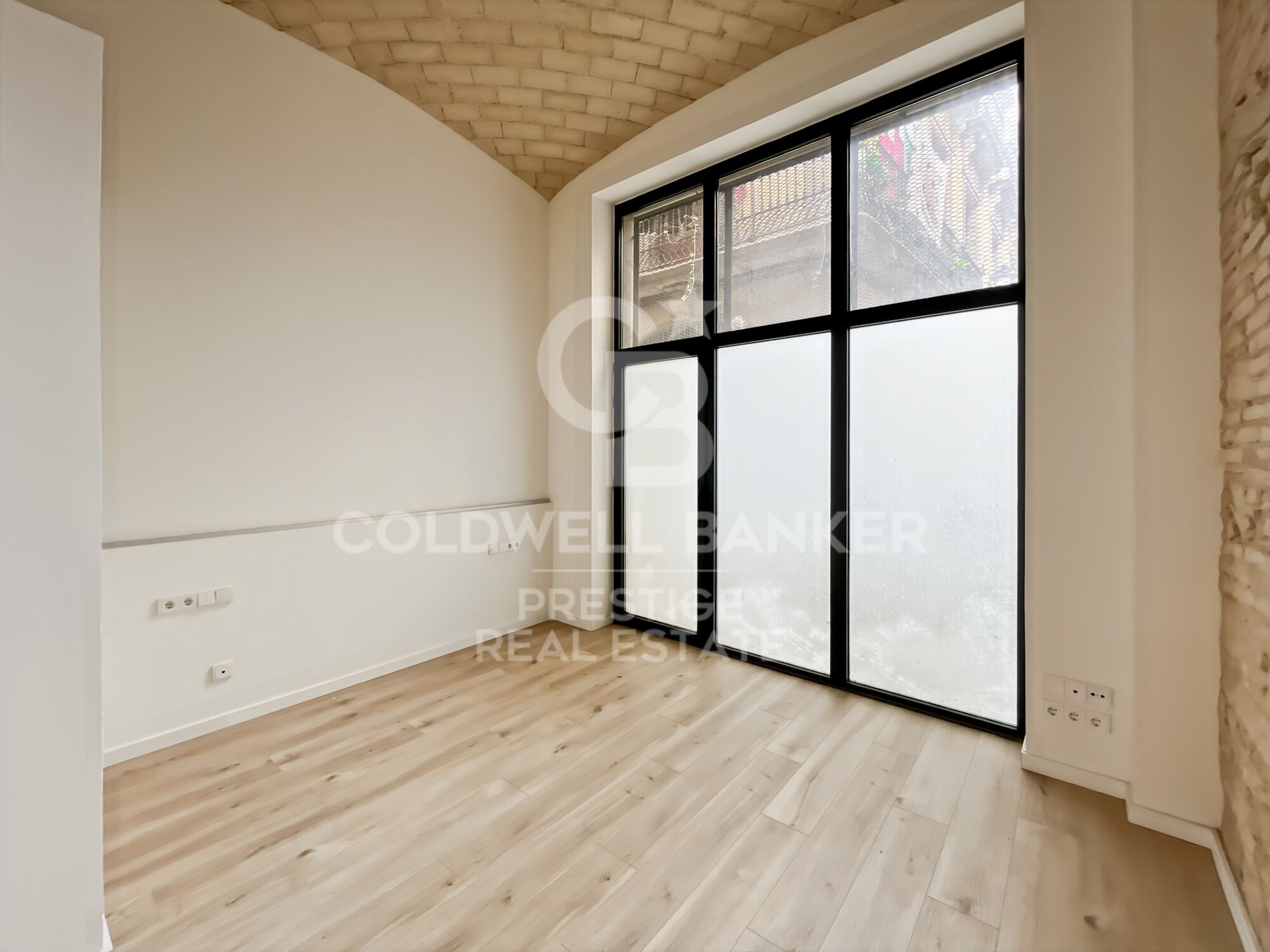 Flat for sale in a refurbished building in the Gothic Quarter, just a short walk from the sea