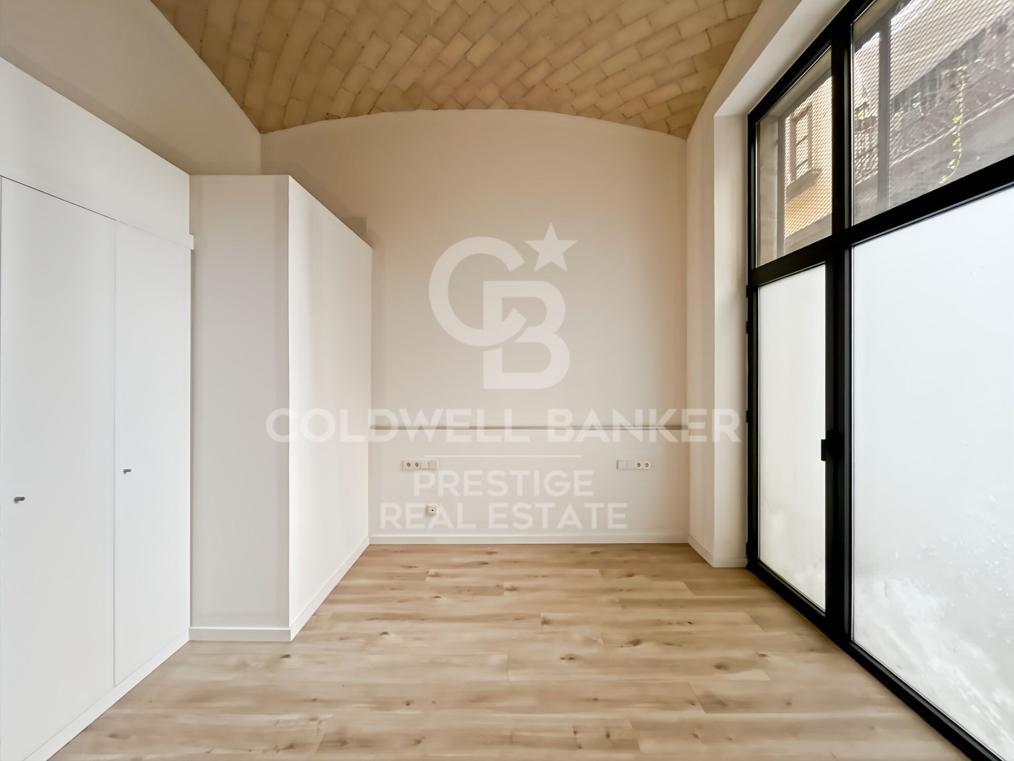 Flat for sale in a refurbished building in the Gothic Quarter, just a short walk from the sea