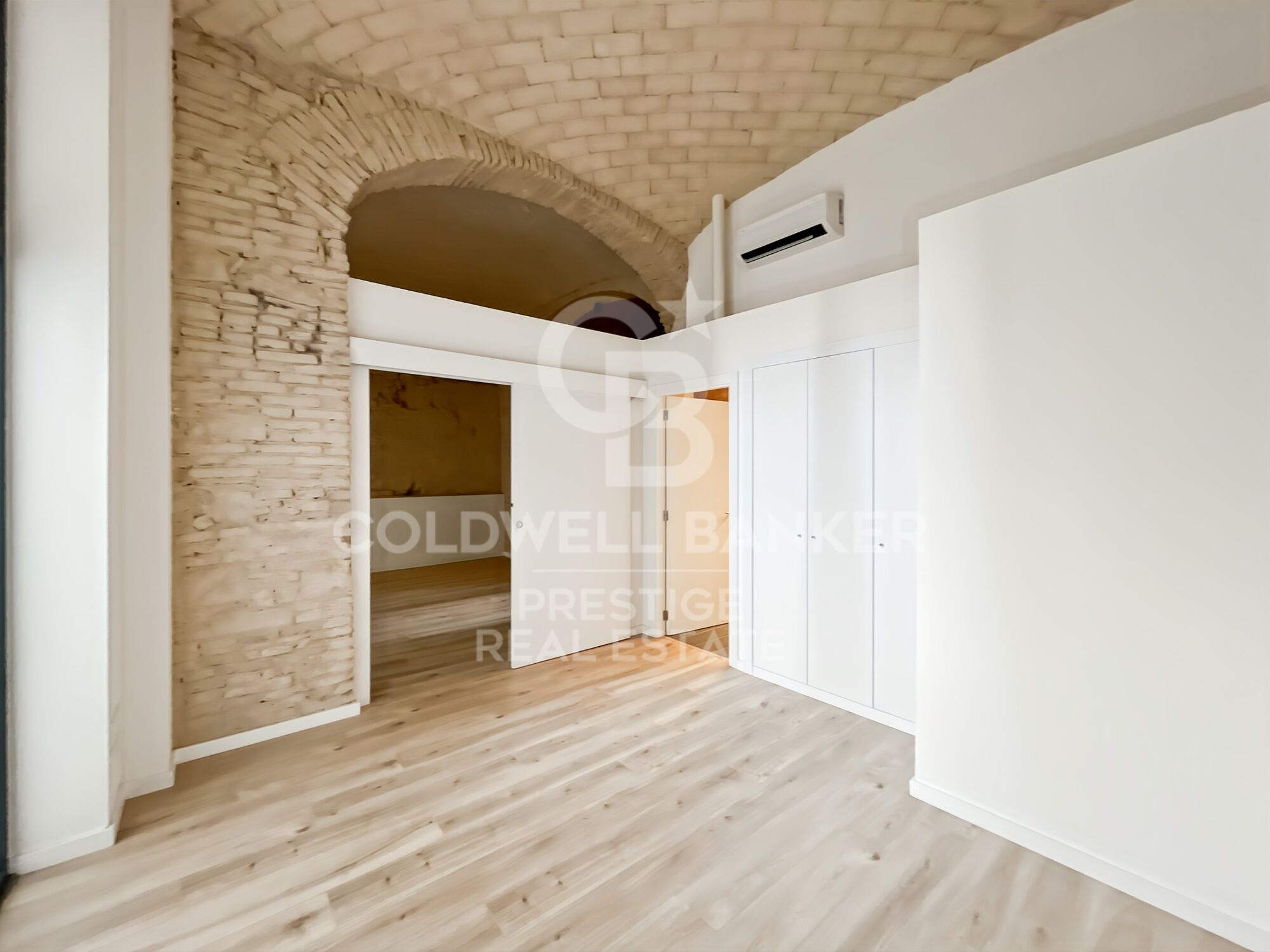 Flat for sale in a refurbished building in the Gothic Quarter, just a short walk from the sea