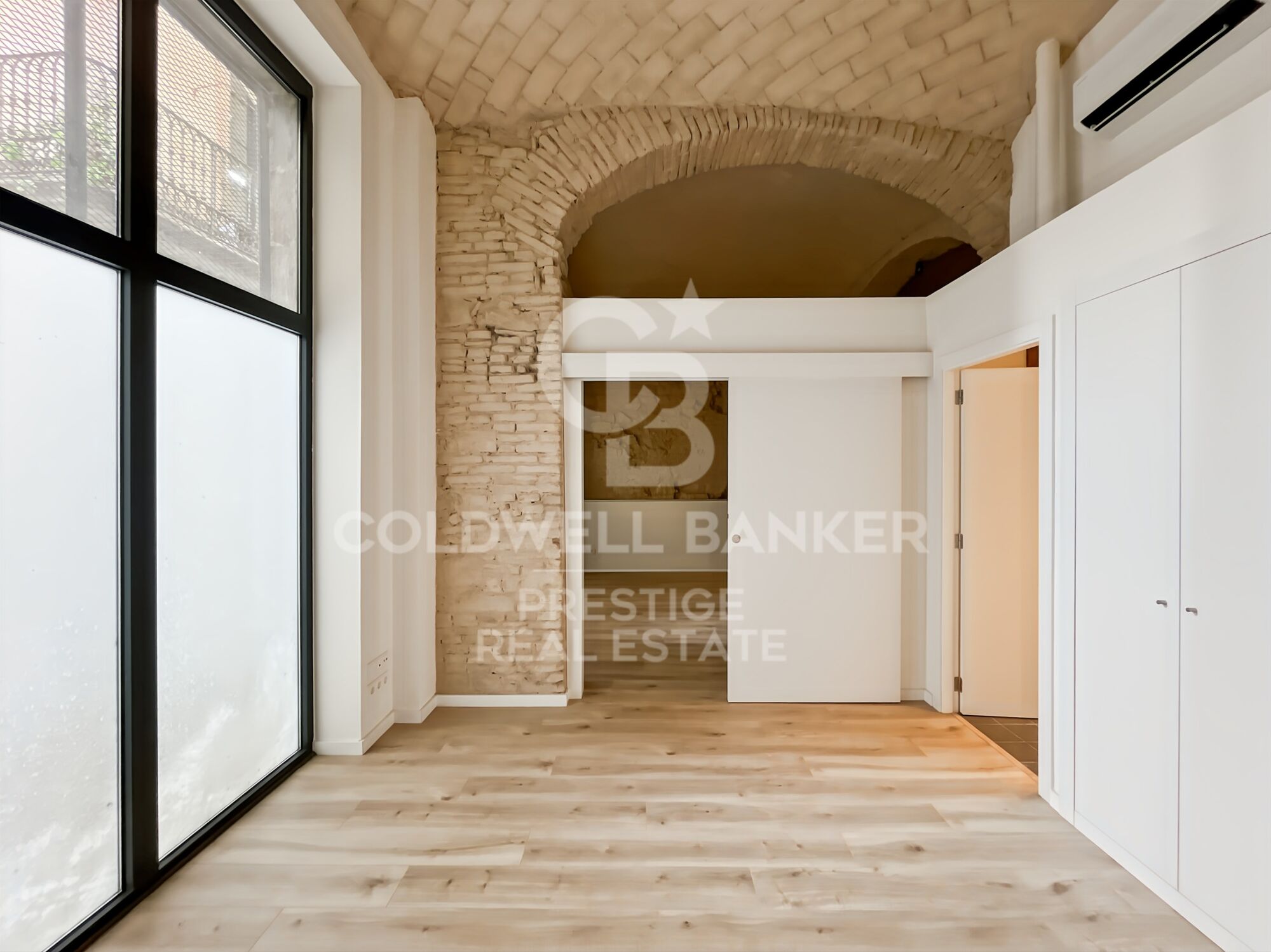 Flat for sale in a refurbished building in the Gothic Quarter, just a short walk from the sea
