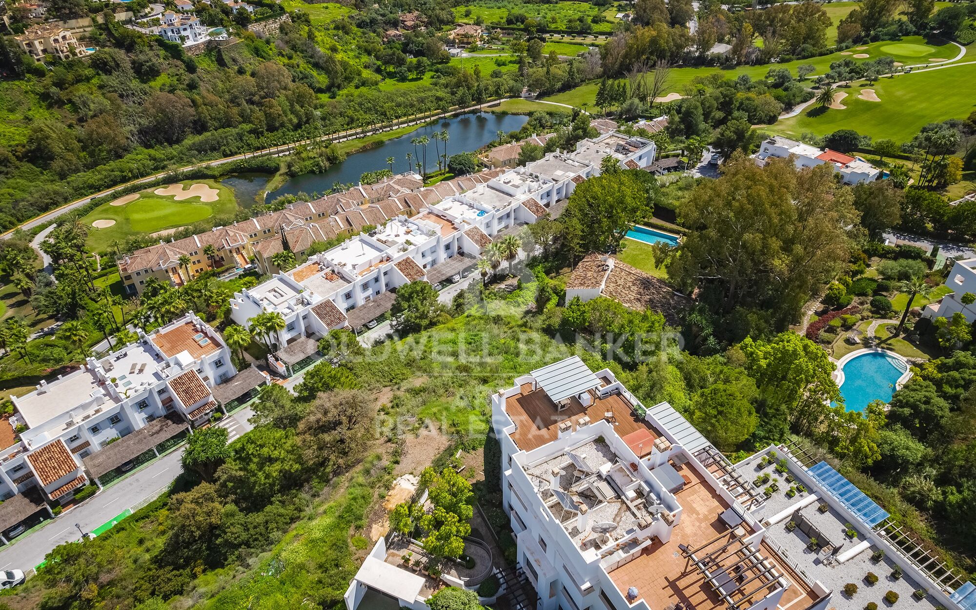 Einzigartige Gelegenheit, ein Grundstück mit einem Projekt mit Panoramablick auf das Meer zu erwerben