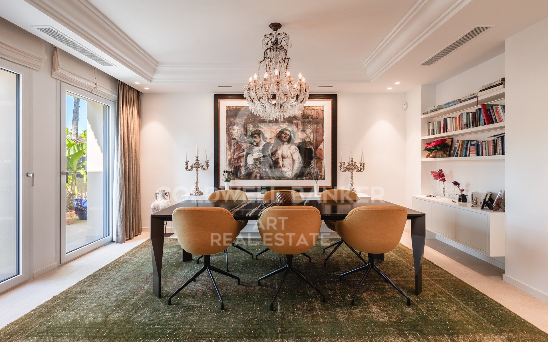 Exquisitely renovated and spacious duplex penthouse in Nueva Andalucía