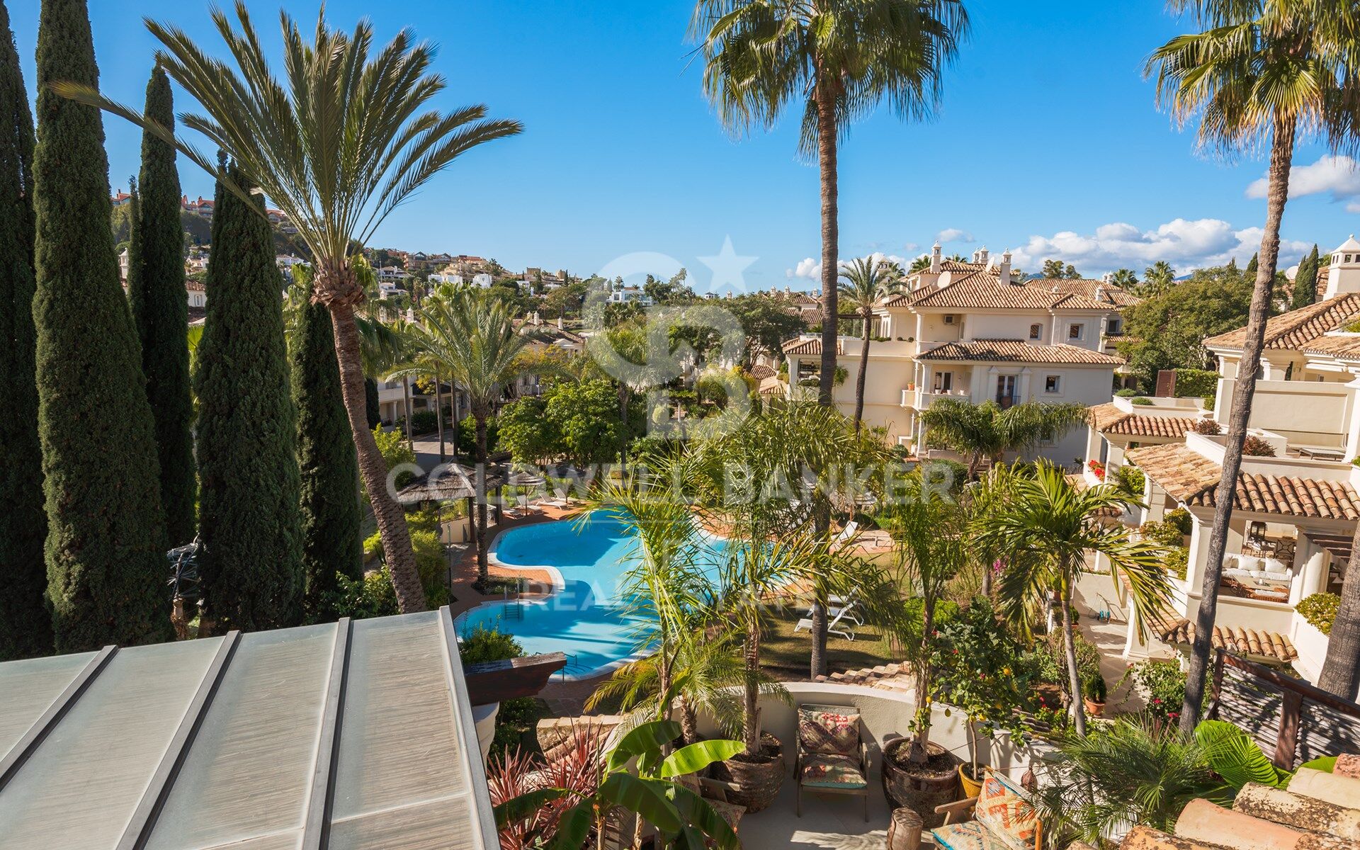 Exquisitely renovated and spacious duplex penthouse in Nueva Andalucía