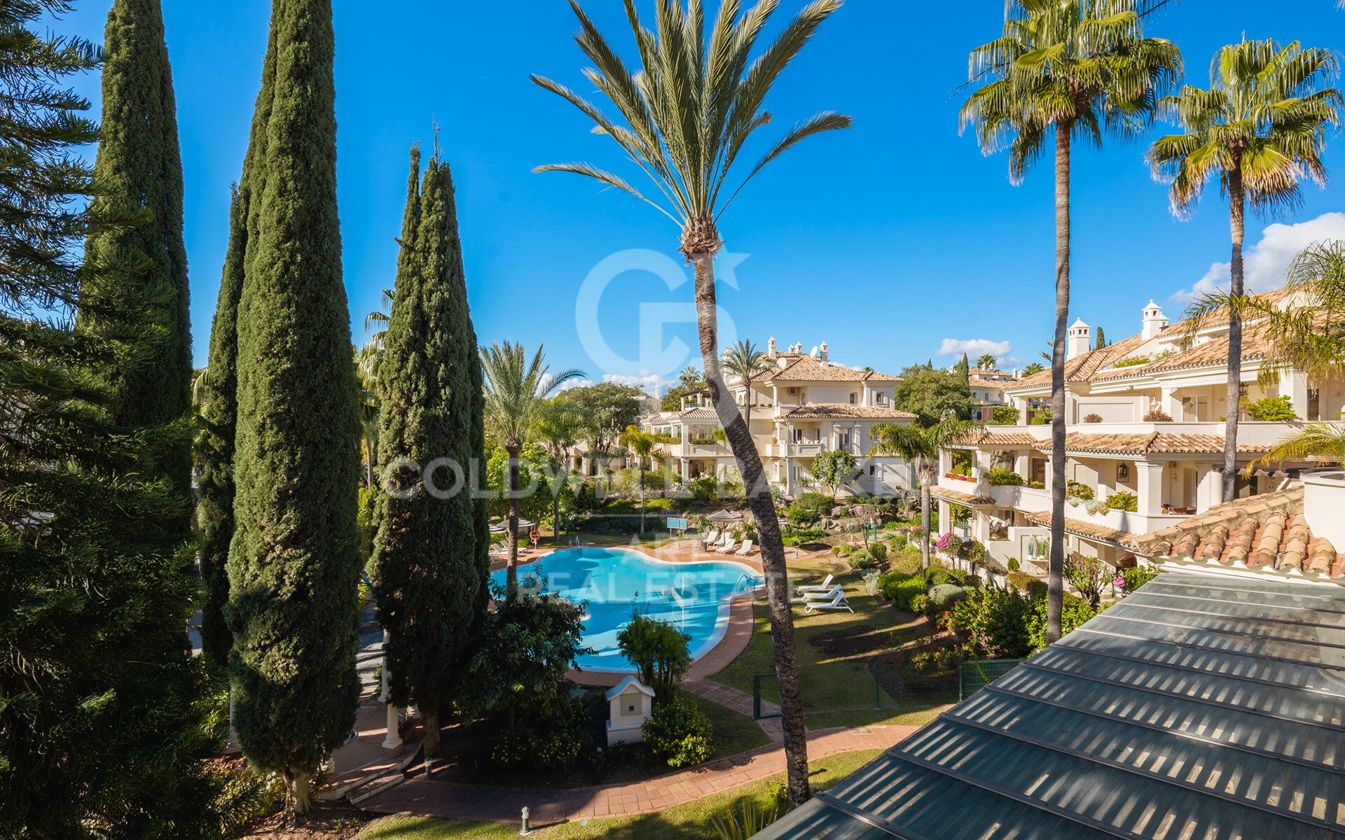 Exquisit renoviertes und geräumiges Duplex-Penthouse in Nueva Andalucía
