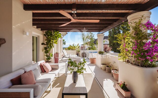 Exquisitely renovated and spacious duplex penthouse in Nueva Andalucía