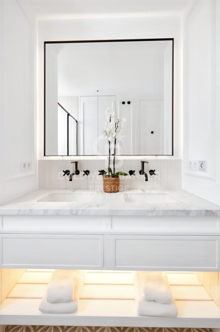 Appartement haut et lumineux entièrement rénové à Aribau/Rosellón