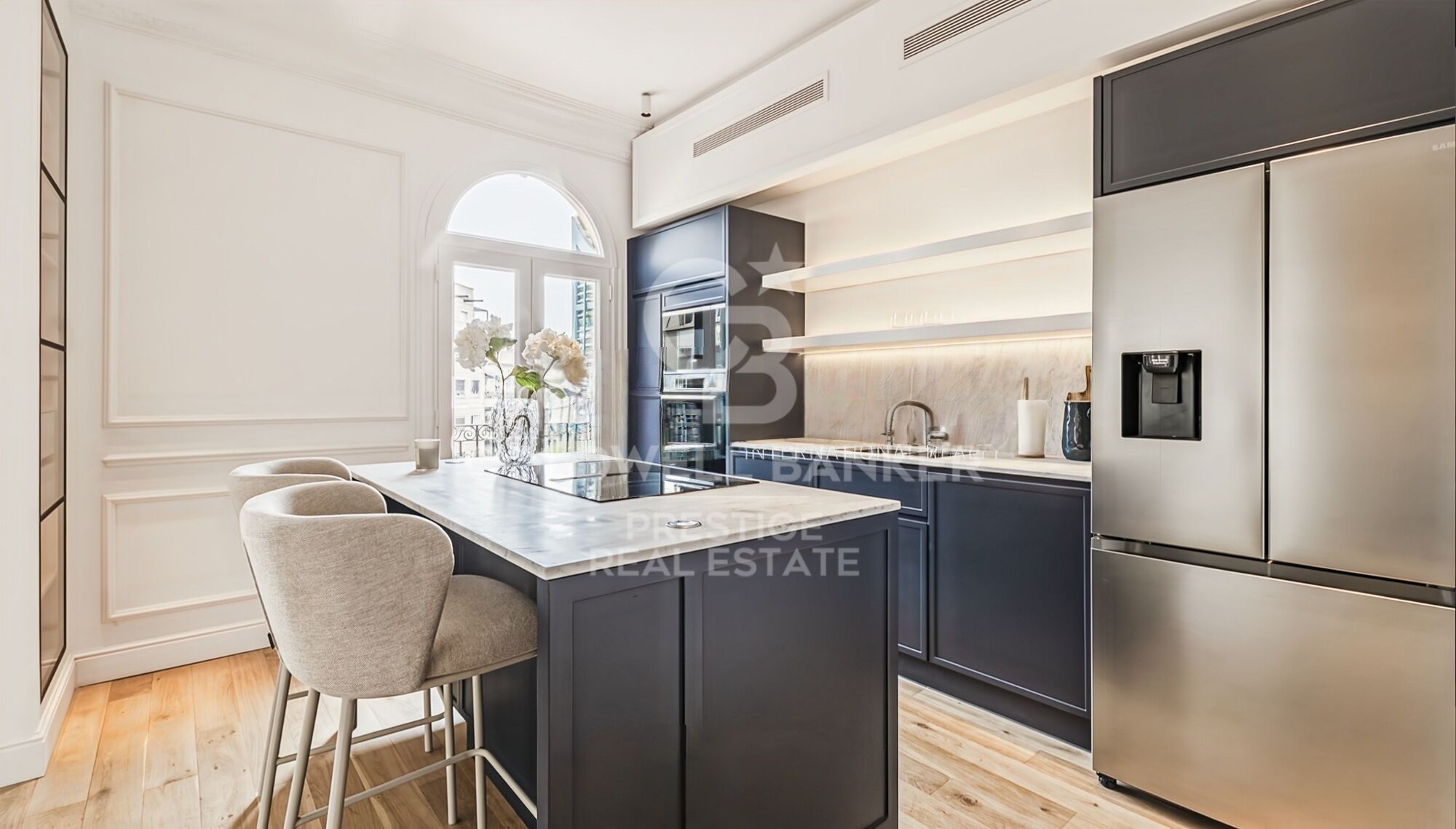 Appartement haut et lumineux entièrement rénové à Aribau/Rosellón