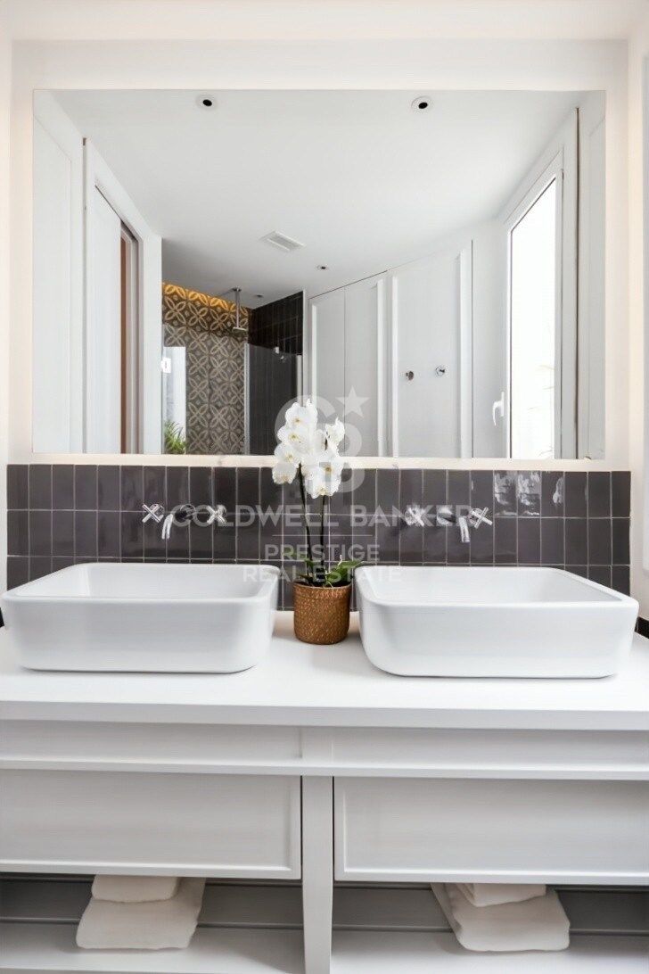 Appartement haut et lumineux entièrement rénové à Aribau/Rosellón