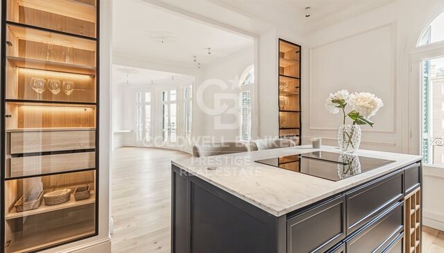 Appartement haut et lumineux entièrement rénové à Aribau/Rosellón