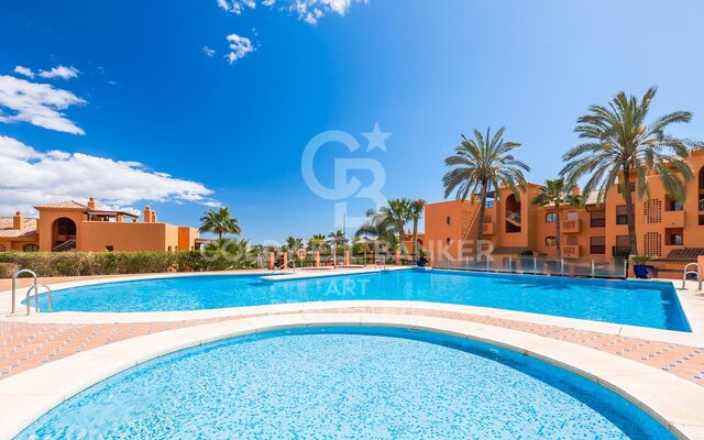 Elegante Apartamento Reformado con Jardín Privado