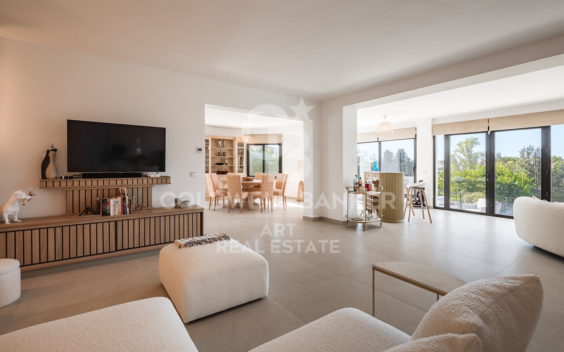 Villa Entièrement Rénovée en Première Ligne de Golf à Guadalmina Alta