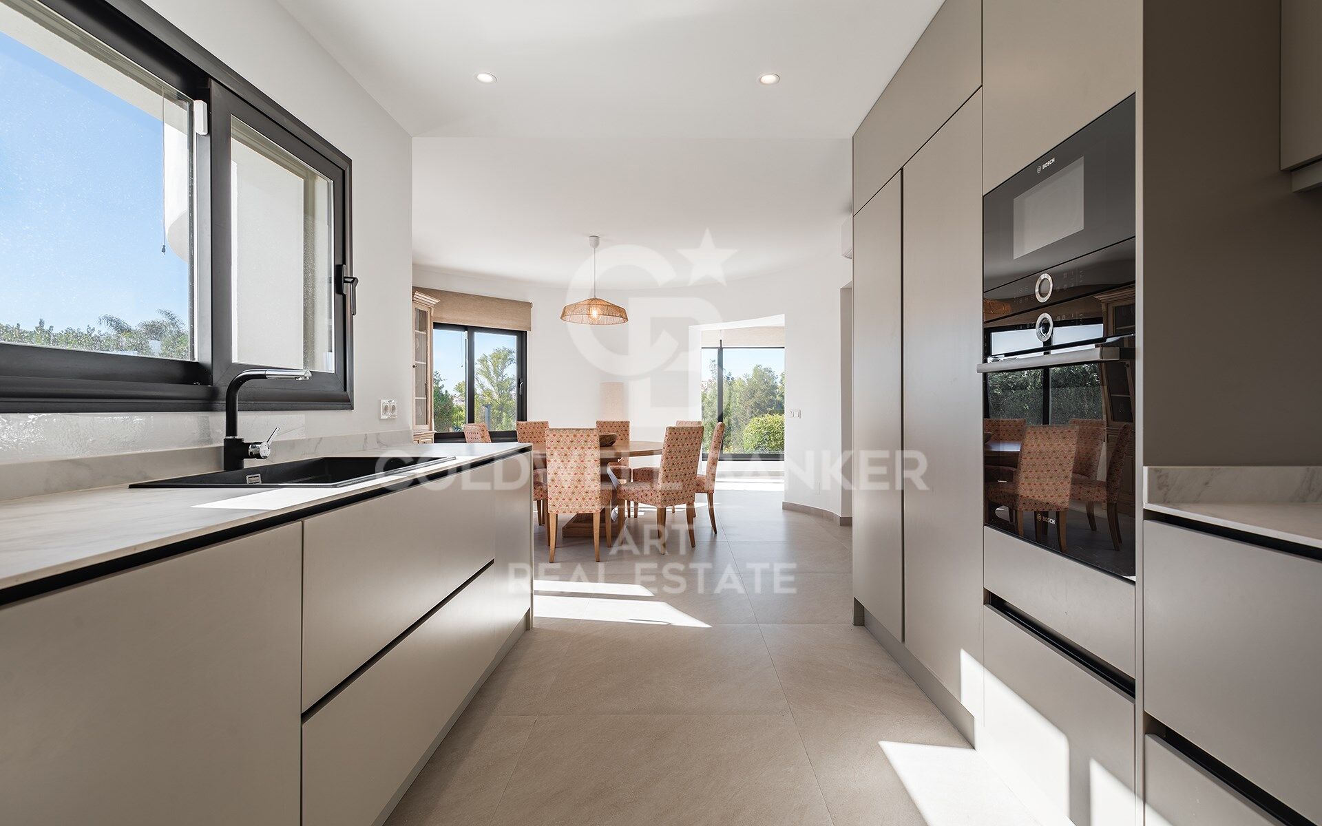 Villa Entièrement Rénovée en Première Ligne de Golf à Guadalmina Alta
