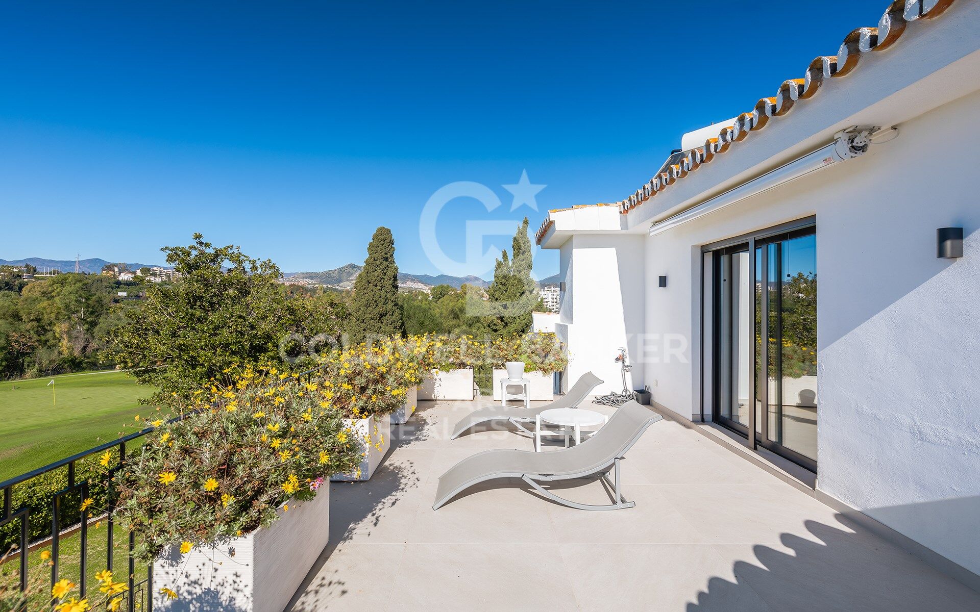 Villa Entièrement Rénovée en Première Ligne de Golf à Guadalmina Alta