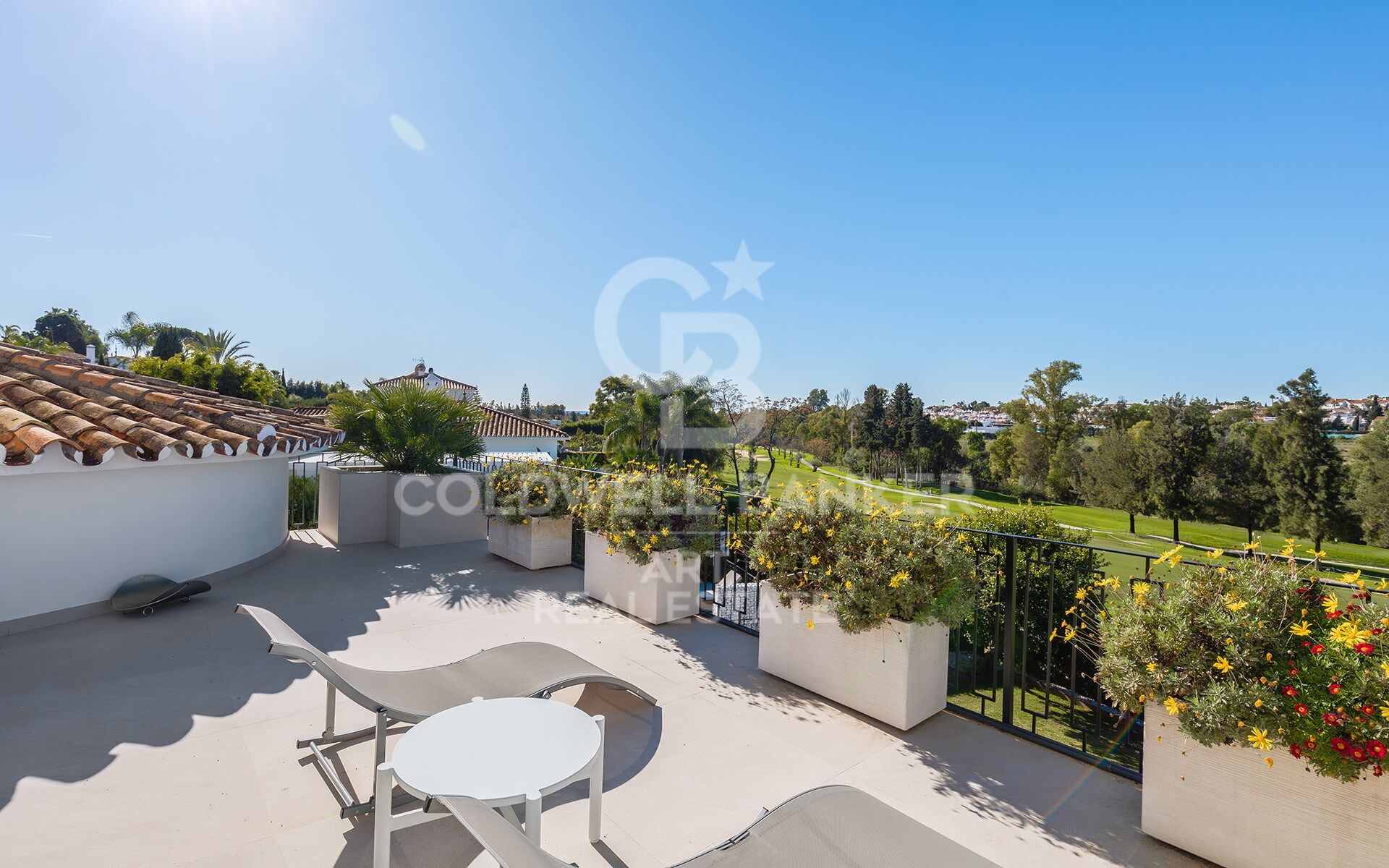 Villa Entièrement Rénovée en Première Ligne de Golf à Guadalmina Alta