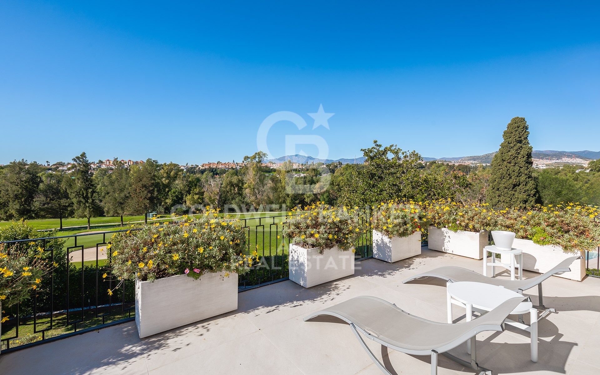 Villa Entièrement Rénovée en Première Ligne de Golf à Guadalmina Alta