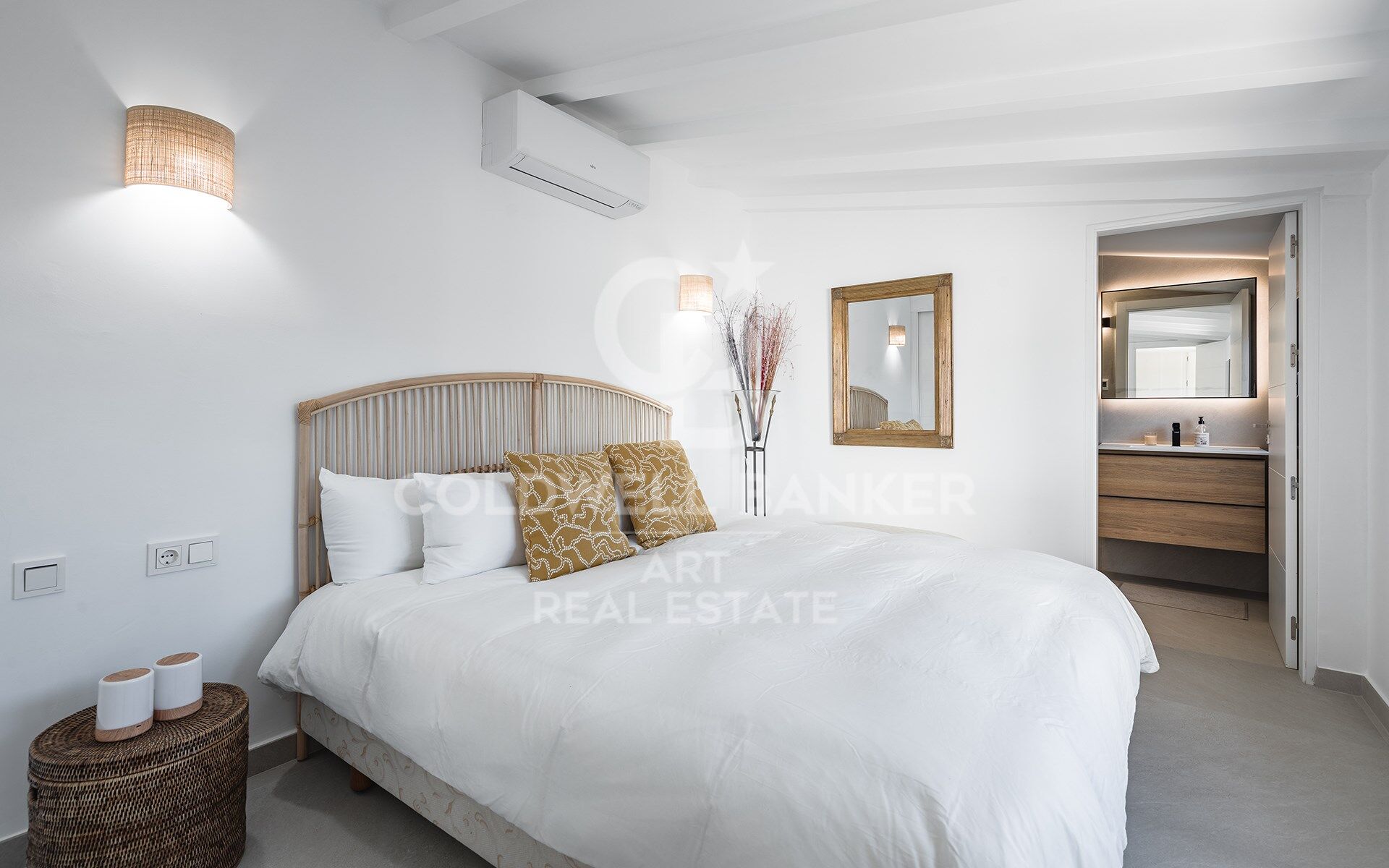 Villa Entièrement Rénovée en Première Ligne de Golf à Guadalmina Alta
