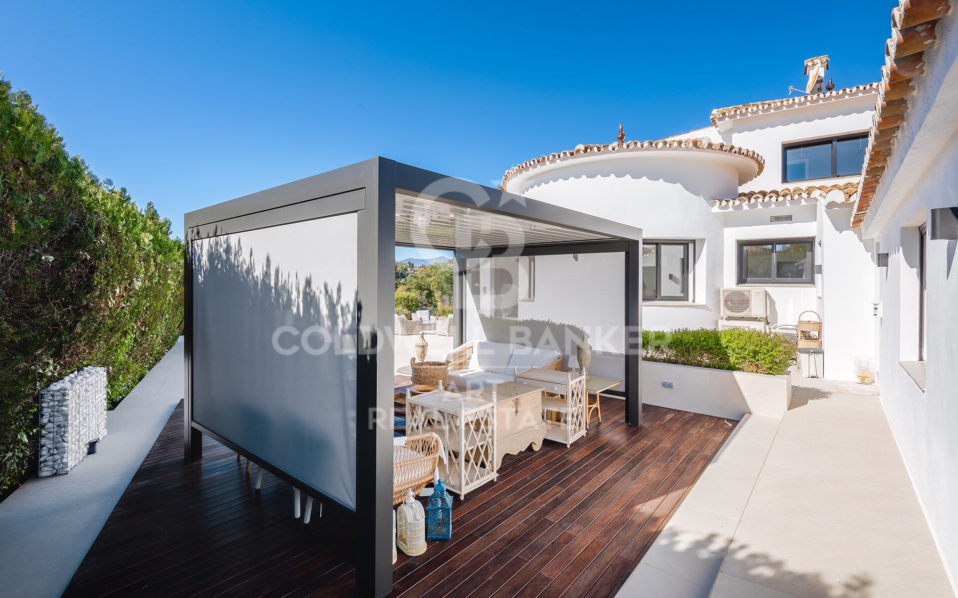 Villa Entièrement Rénovée en Première Ligne de Golf à Guadalmina Alta