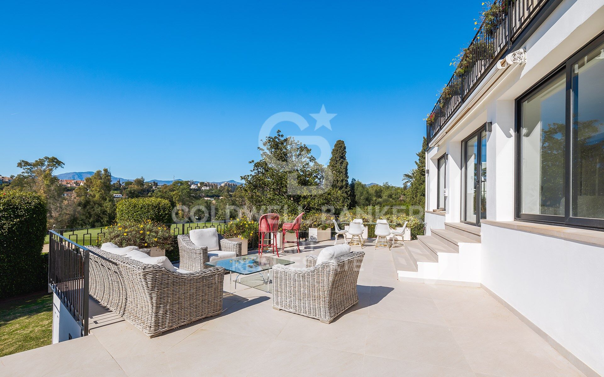 Villa Entièrement Rénovée en Première Ligne de Golf à Guadalmina Alta