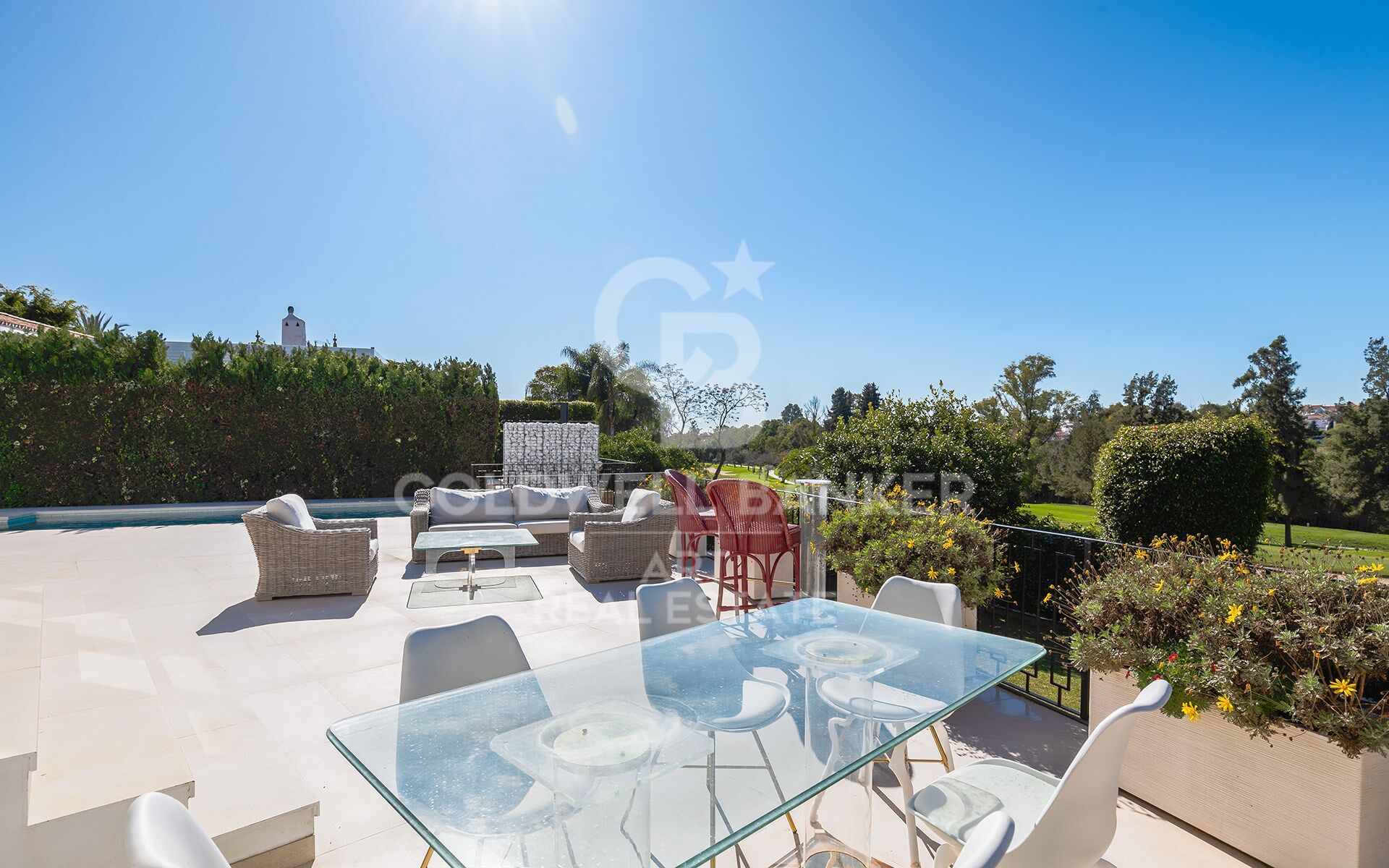 Villa Entièrement Rénovée en Première Ligne de Golf à Guadalmina Alta
