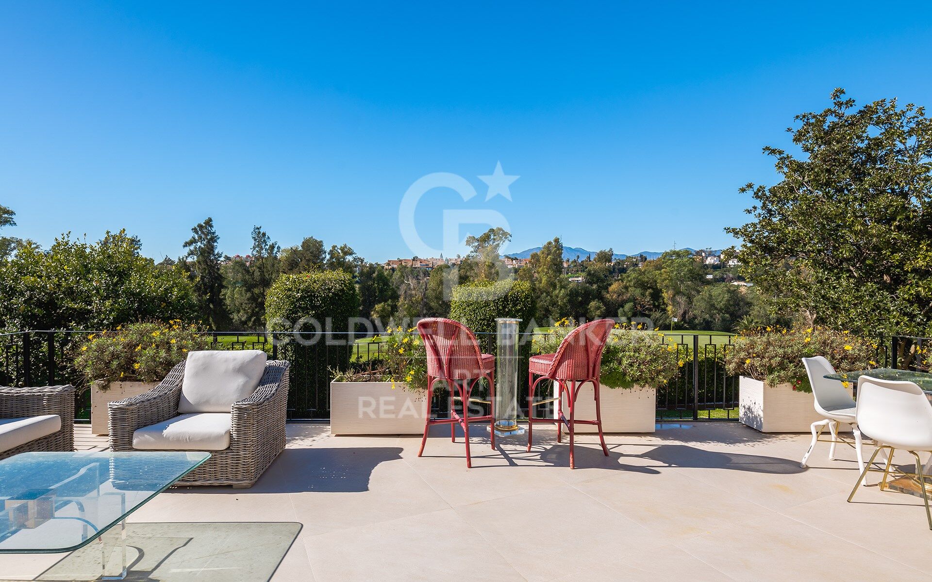 Villa Entièrement Rénovée en Première Ligne de Golf à Guadalmina Alta