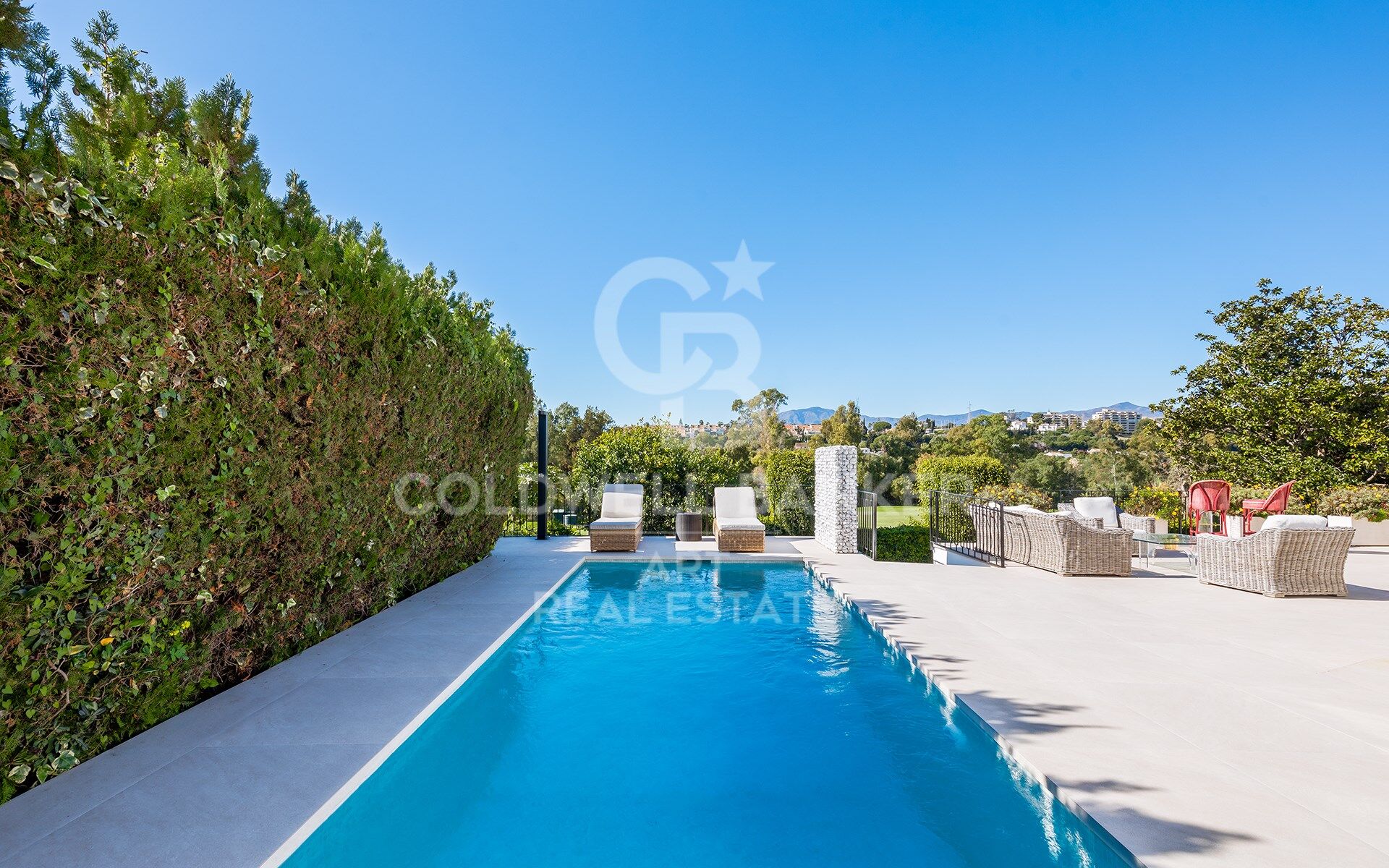 Villa Entièrement Rénovée en Première Ligne de Golf à Guadalmina Alta