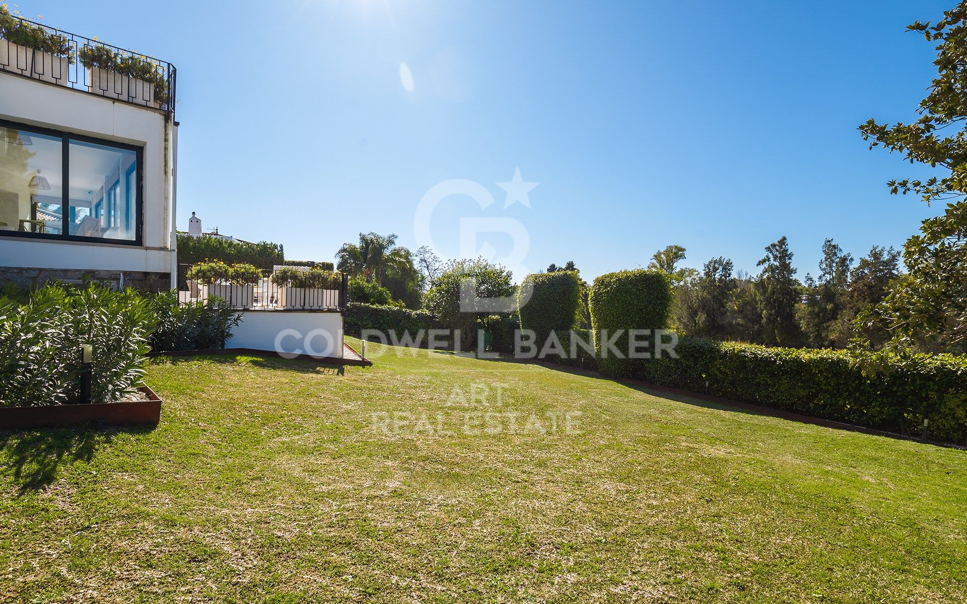 Villa Entièrement Rénovée en Première Ligne de Golf à Guadalmina Alta