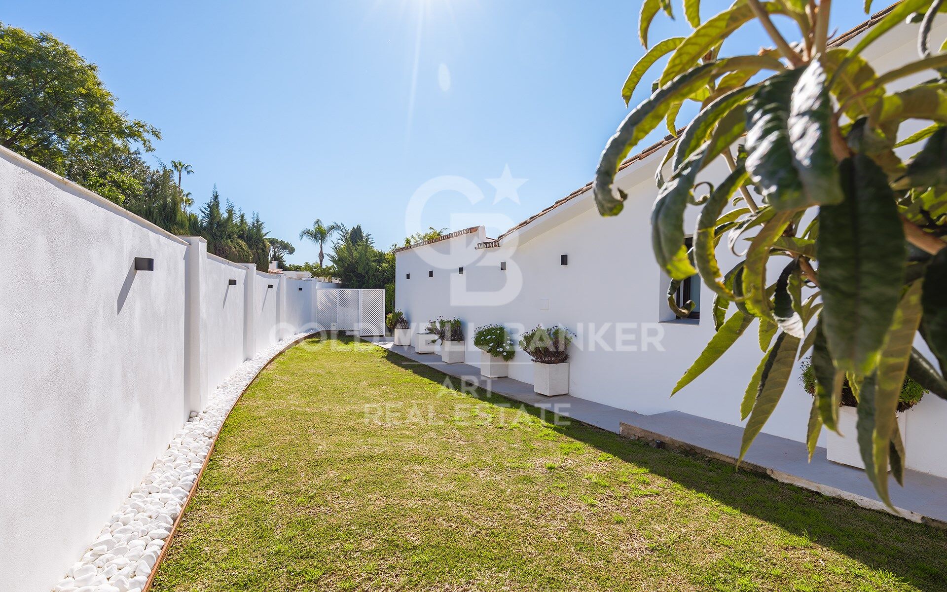 Villa Entièrement Rénovée en Première Ligne de Golf à Guadalmina Alta