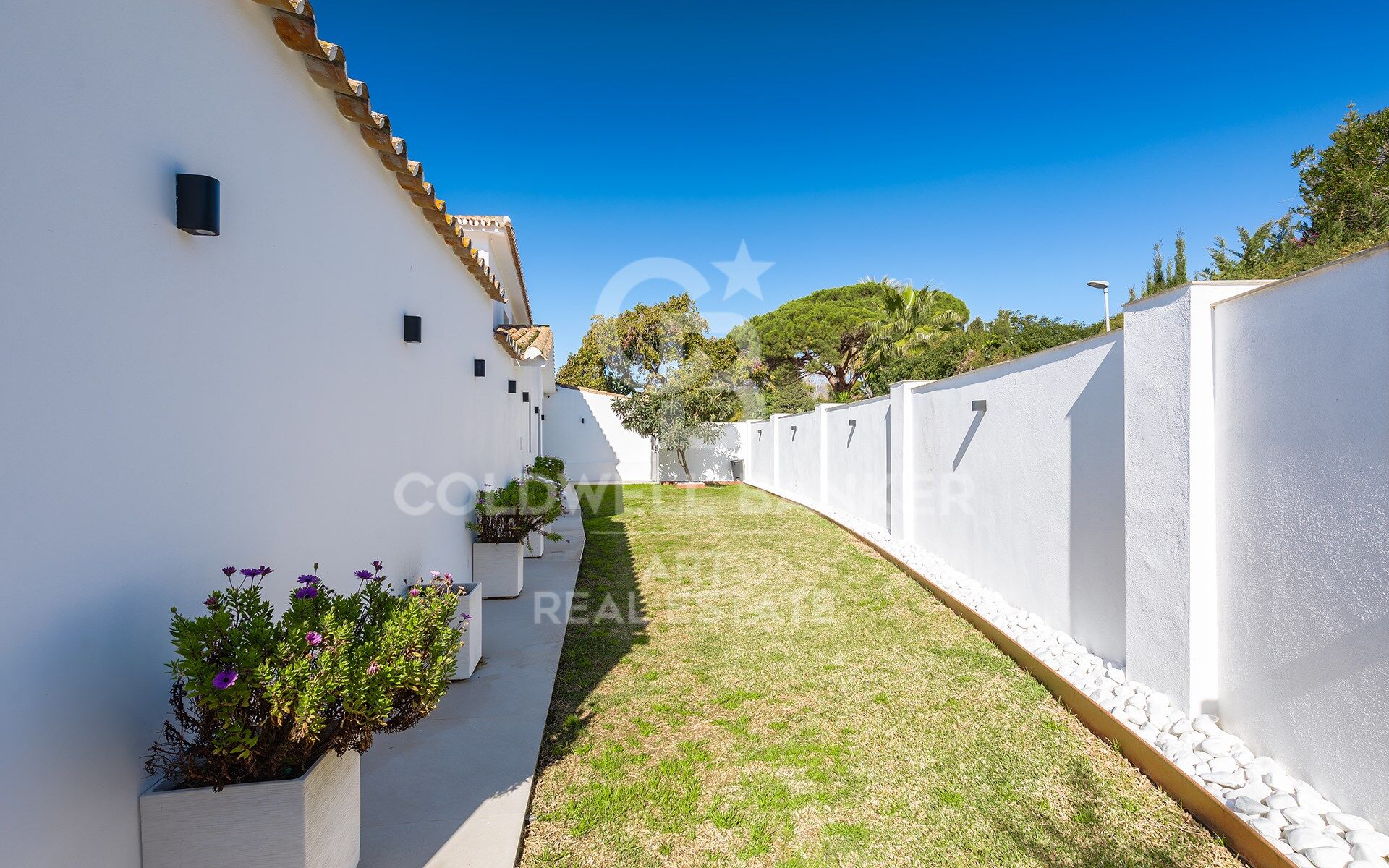 Villa Entièrement Rénovée en Première Ligne de Golf à Guadalmina Alta