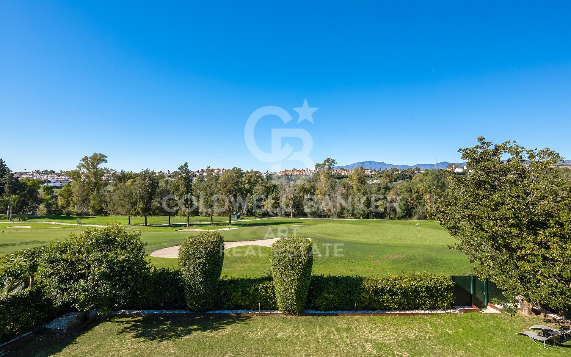 Villa Entièrement Rénovée en Première Ligne de Golf à Guadalmina Alta