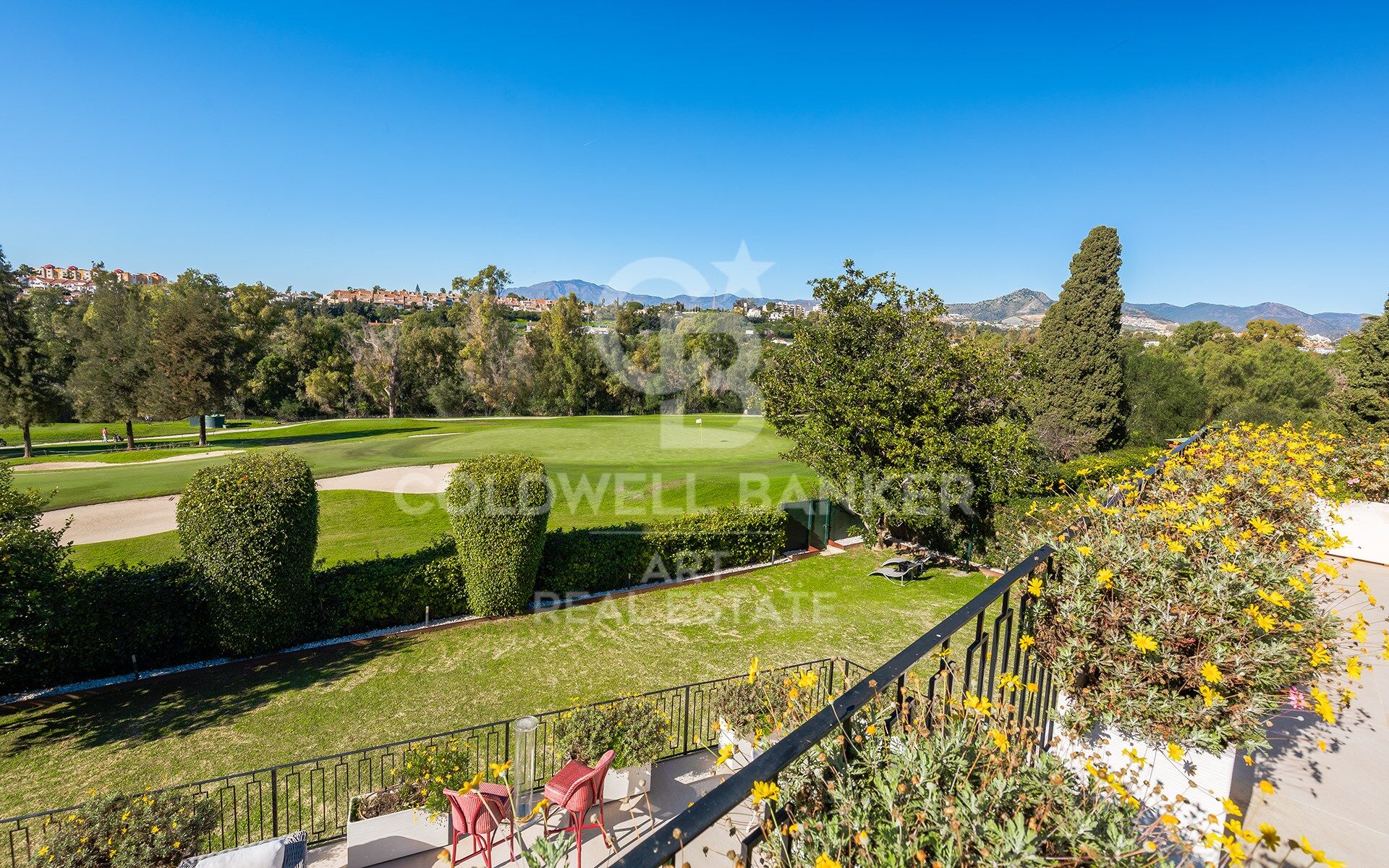 Villa Entièrement Rénovée en Première Ligne de Golf à Guadalmina Alta