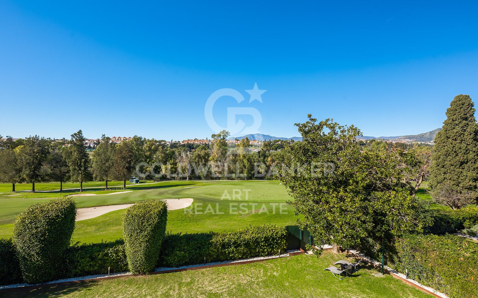 Villa Entièrement Rénovée en Première Ligne de Golf à Guadalmina Alta