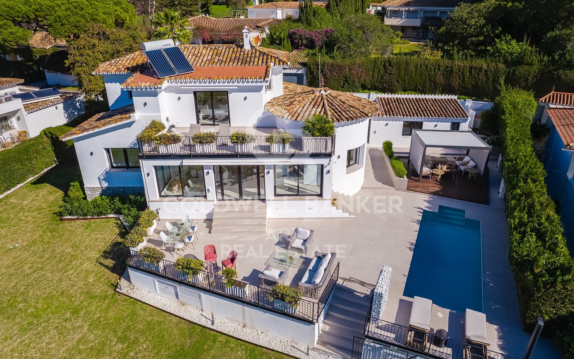 Villa Entièrement Rénovée en Première Ligne de Golf à Guadalmina Alta