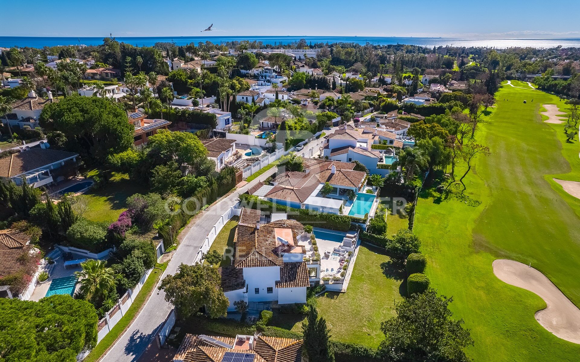 Villa Entièrement Rénovée en Première Ligne de Golf à Guadalmina Alta
